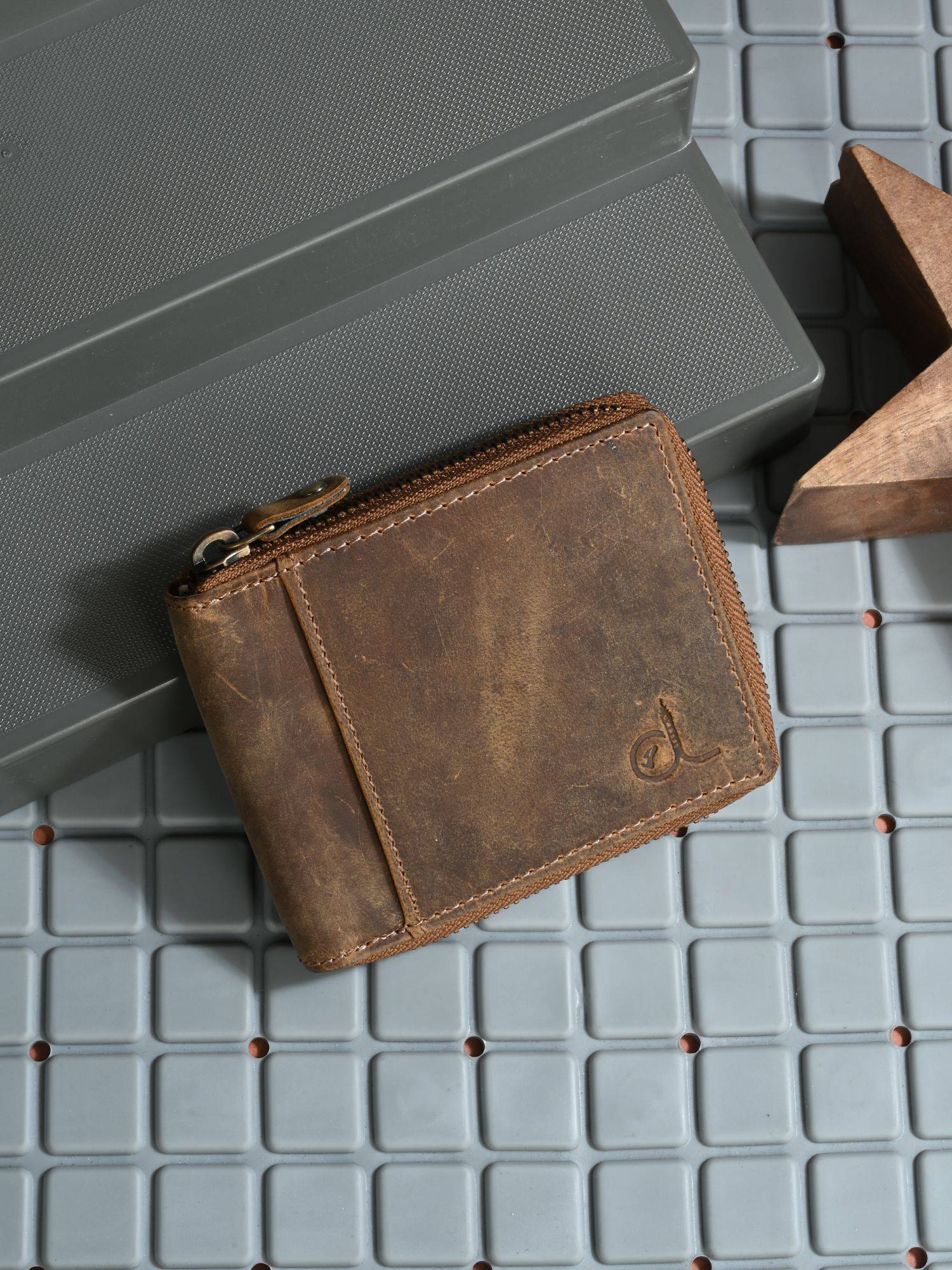 CLOG LONDON Men Brown Solid Zip Closure Three Fold Wallet