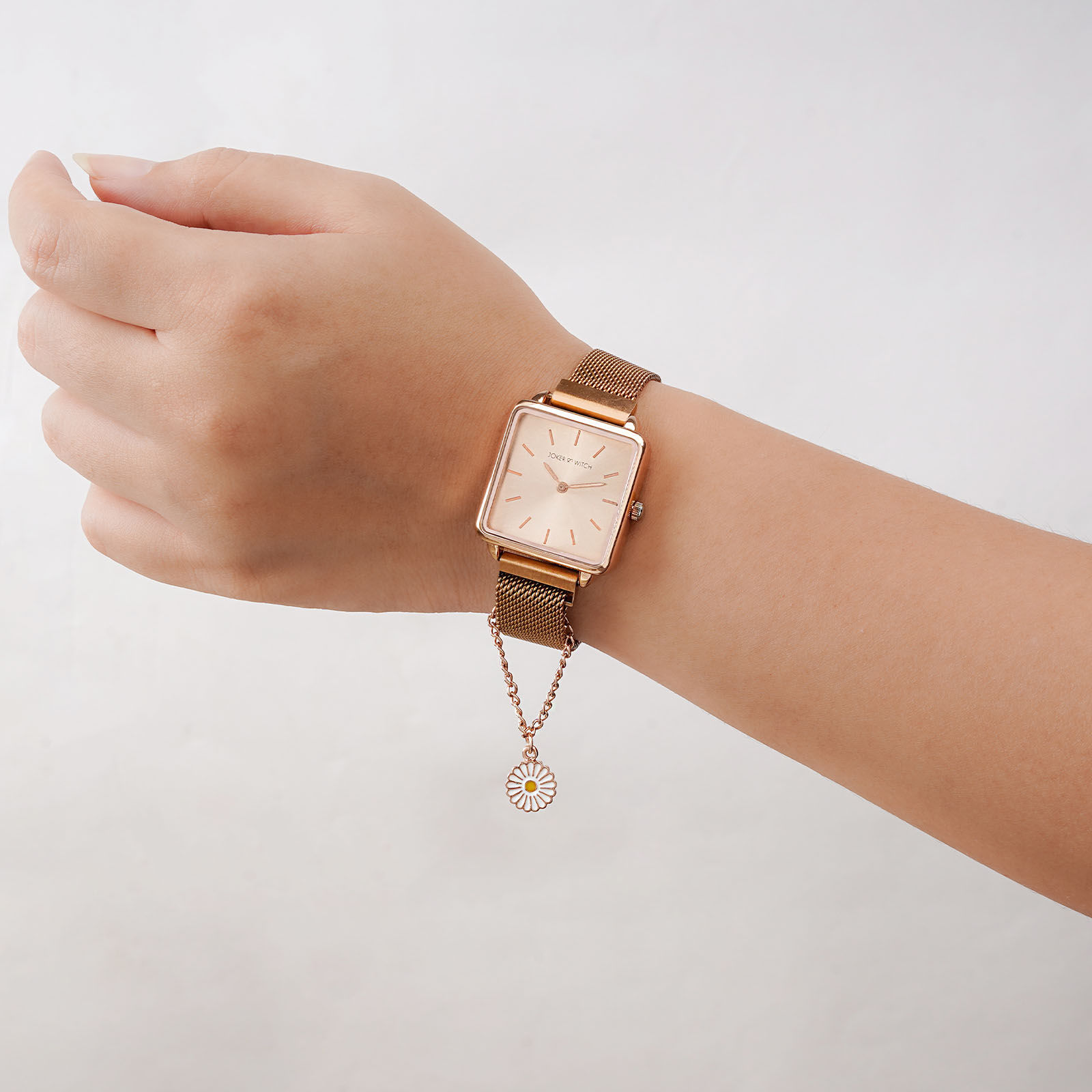 Who wears an Apple Watch? Spice Up... - Festoon Boutique | Facebook