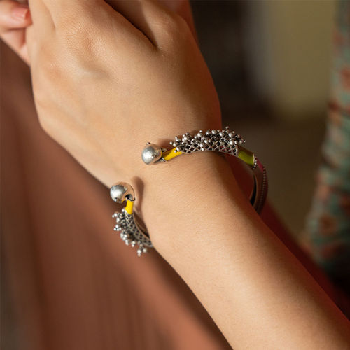 Buy Shaya by CaratLane Pakkhi Bracelet in Oxidised 925 Silver Online