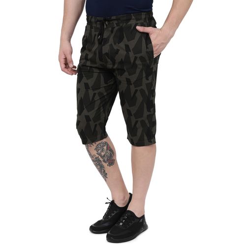 JadeBlue Men Olive Camo Cotton Slim Fit Capri Shorts
