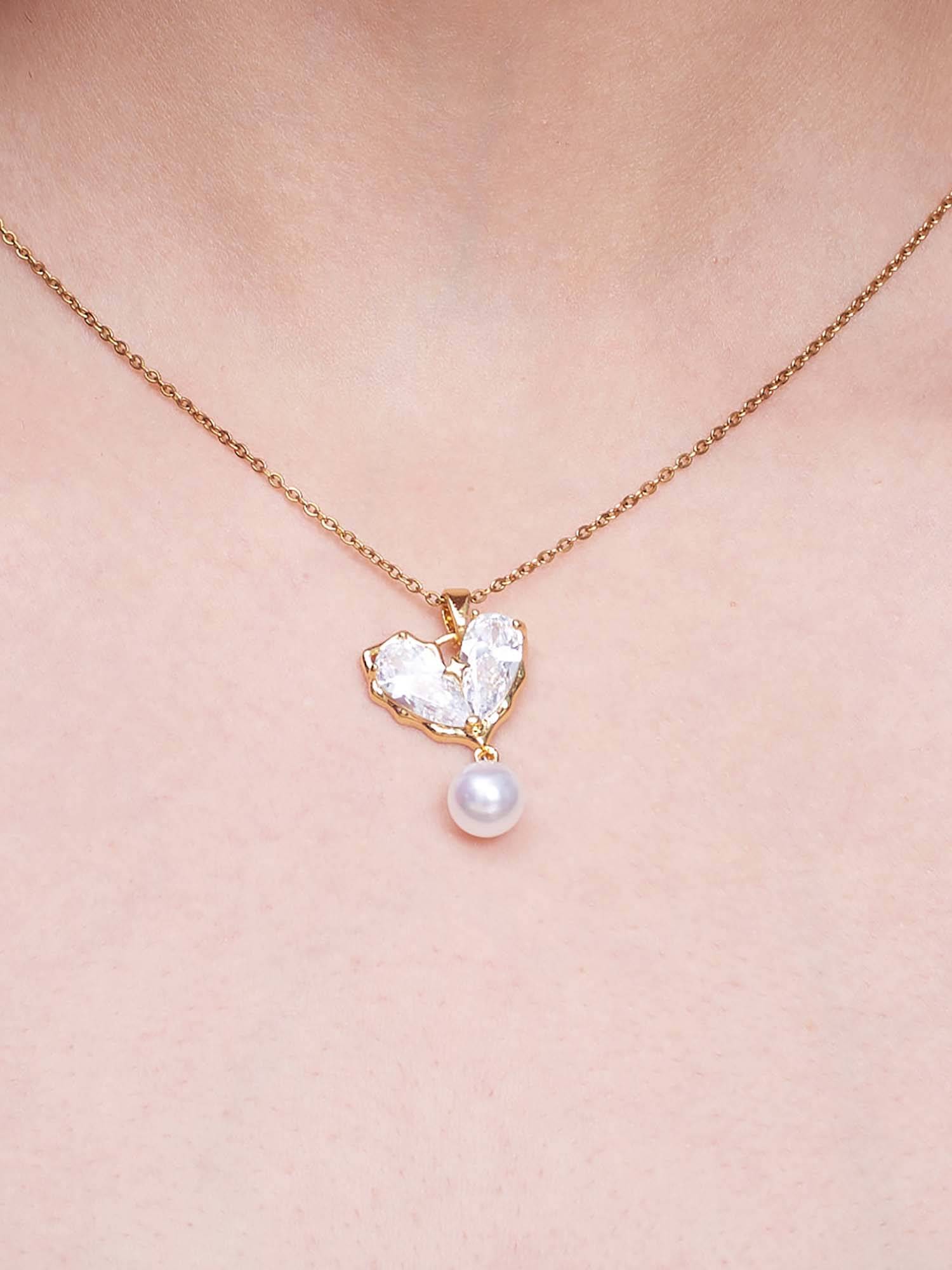 Salty Women White Charming Stone Heart Pearl Necklace