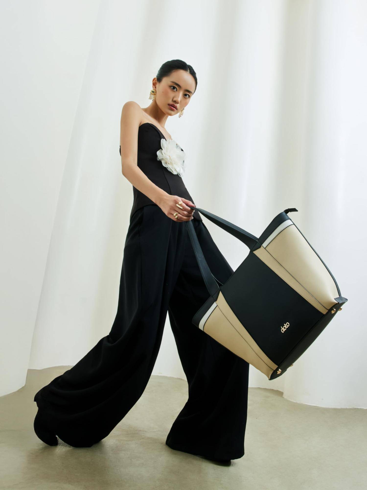 Everpret Women Black-Beige Iki Faux Leather Tote Bag with Pouch