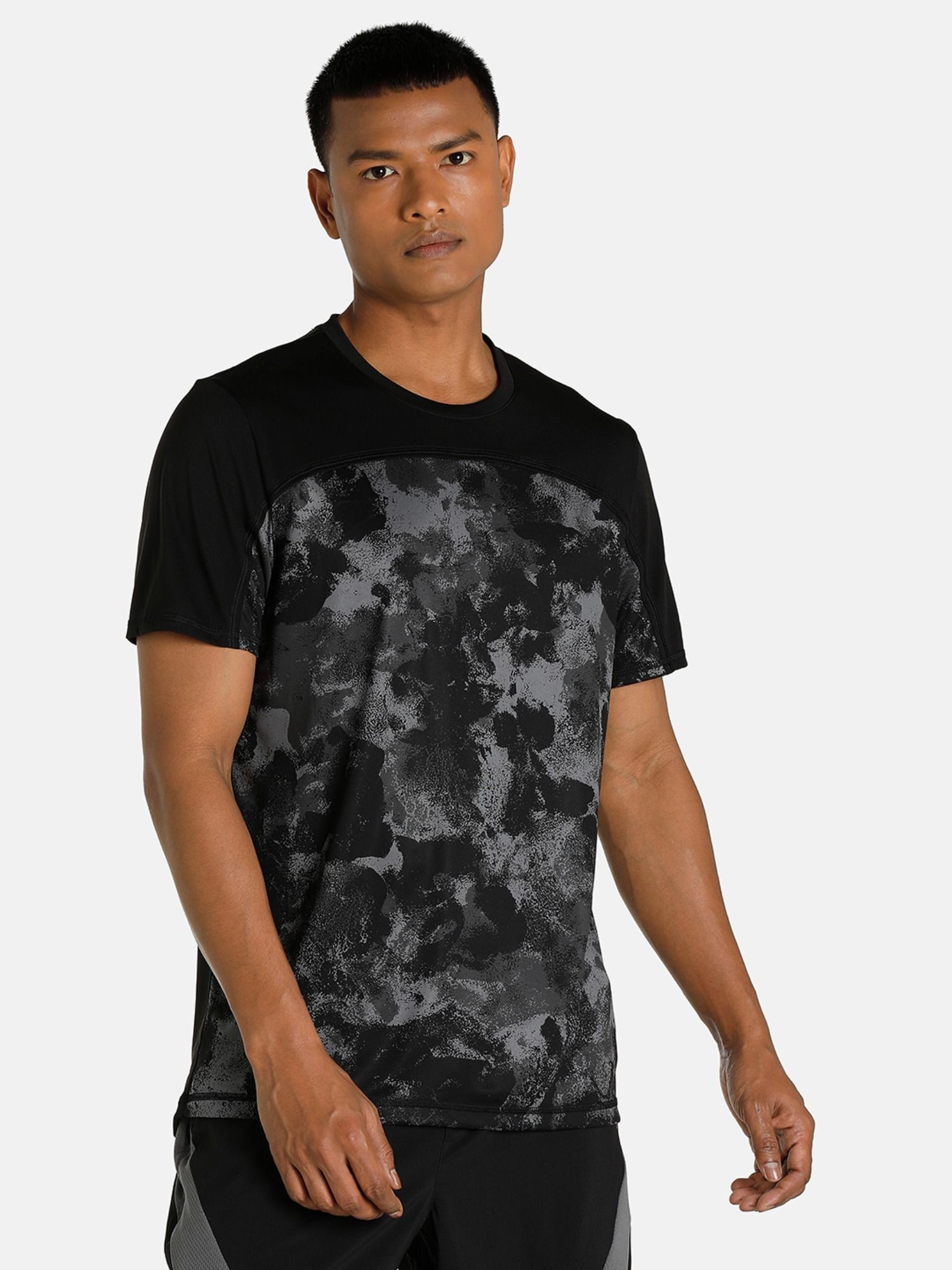 Buy Puma Run Aop Graphic Ss M Men Black T-shirt Online