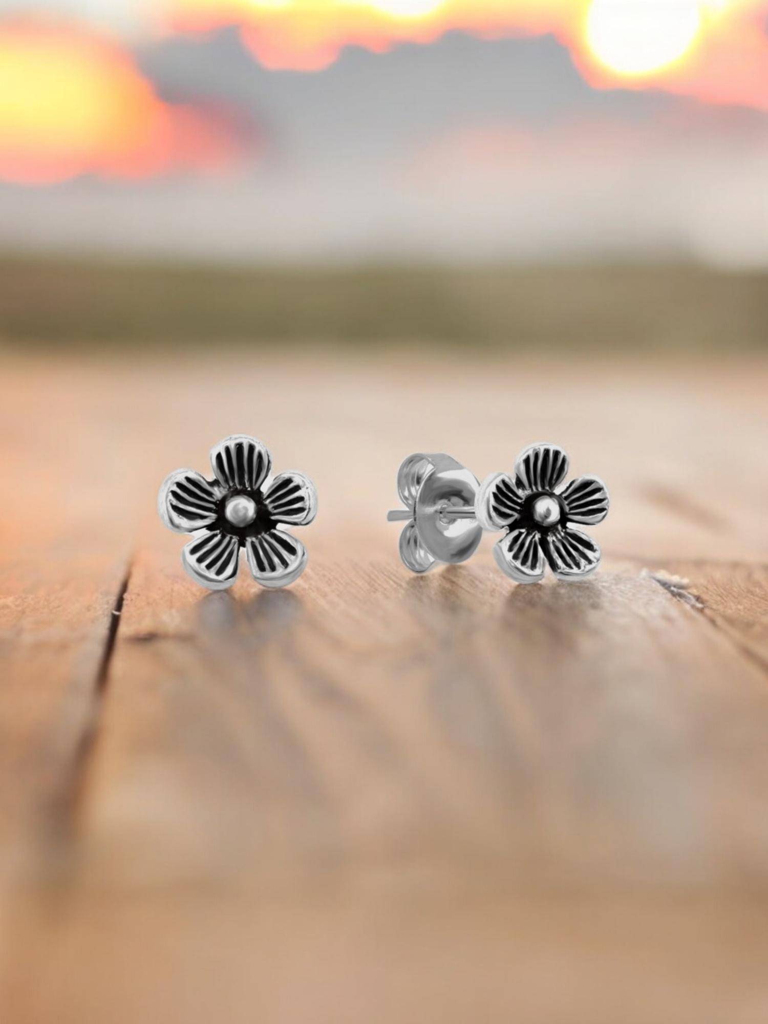 Nistra 925 Sterling Silver Tiny Nectar Petal Oxidised Studs Earrings