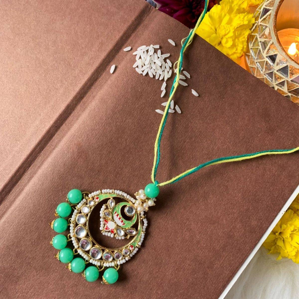 I Jewels Green Designer Pearl Hanging Lumba Bracelet