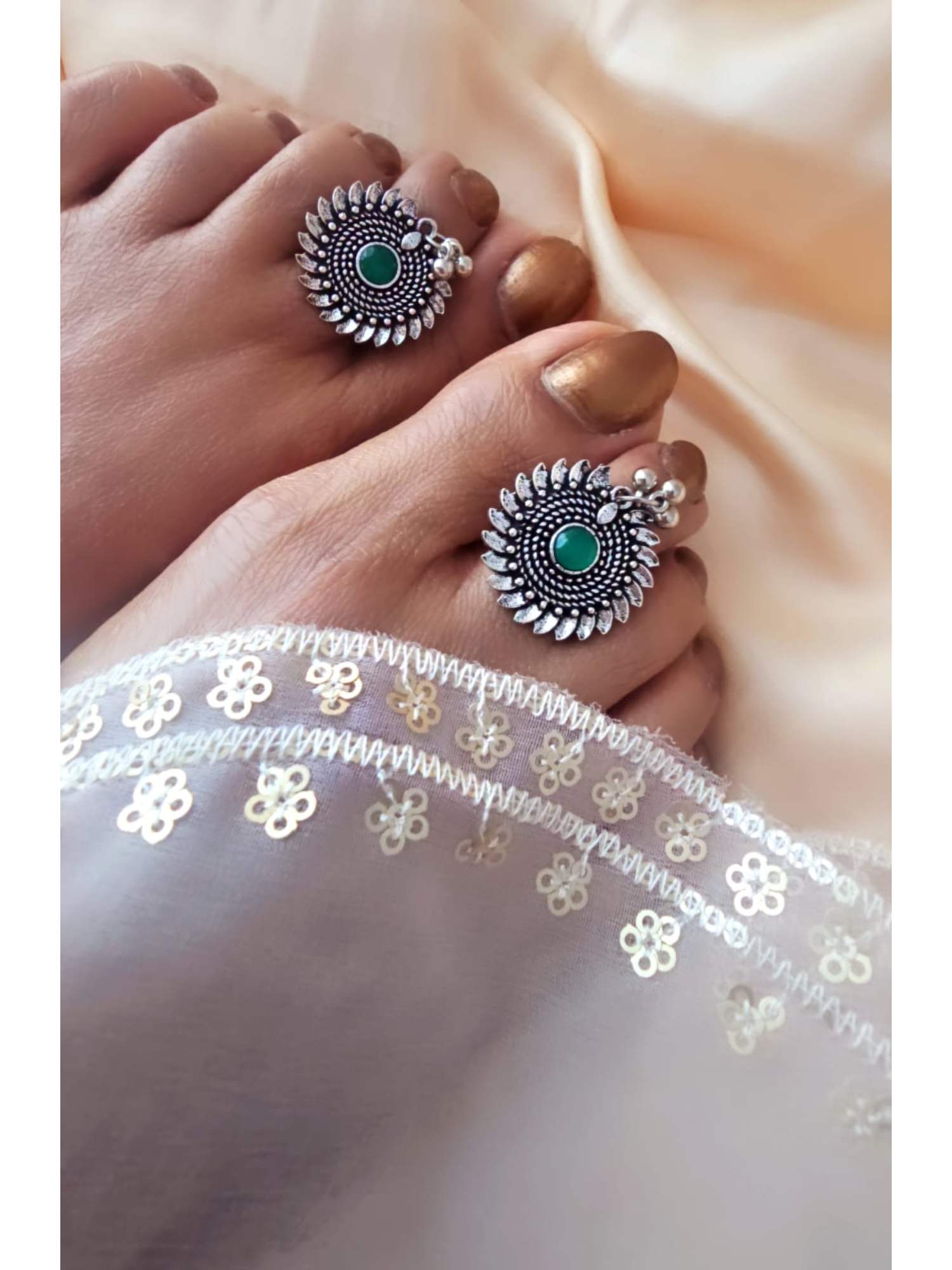 BINNI Silver-Plated Green Kundan-Studded Adjustable Toe Rings