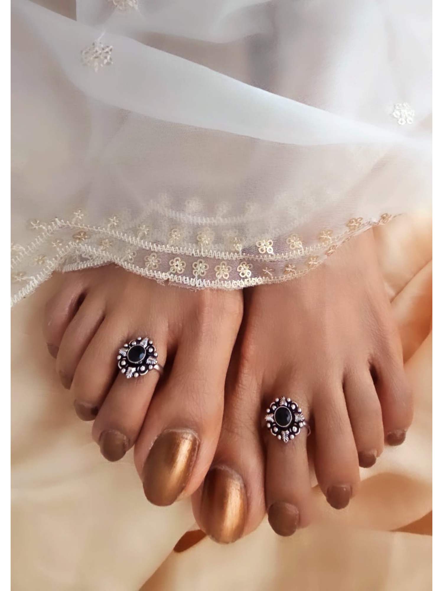 BINNI Silver Black Toe Ring