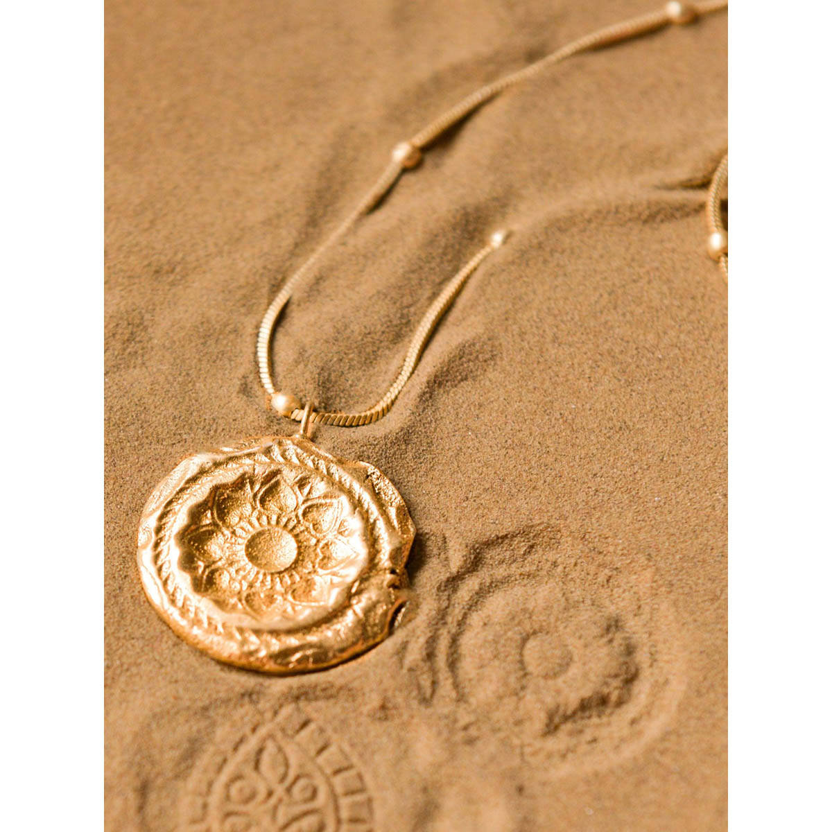 Kassa Women's Gold Floral Statement Necklace
