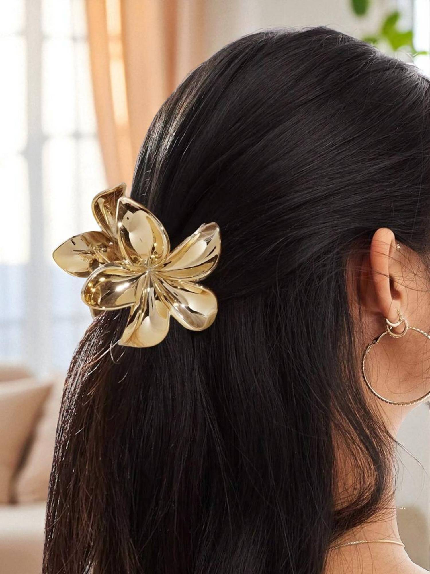 Fabula Big Flower Shape Gold Tone Fashion Hair Claw