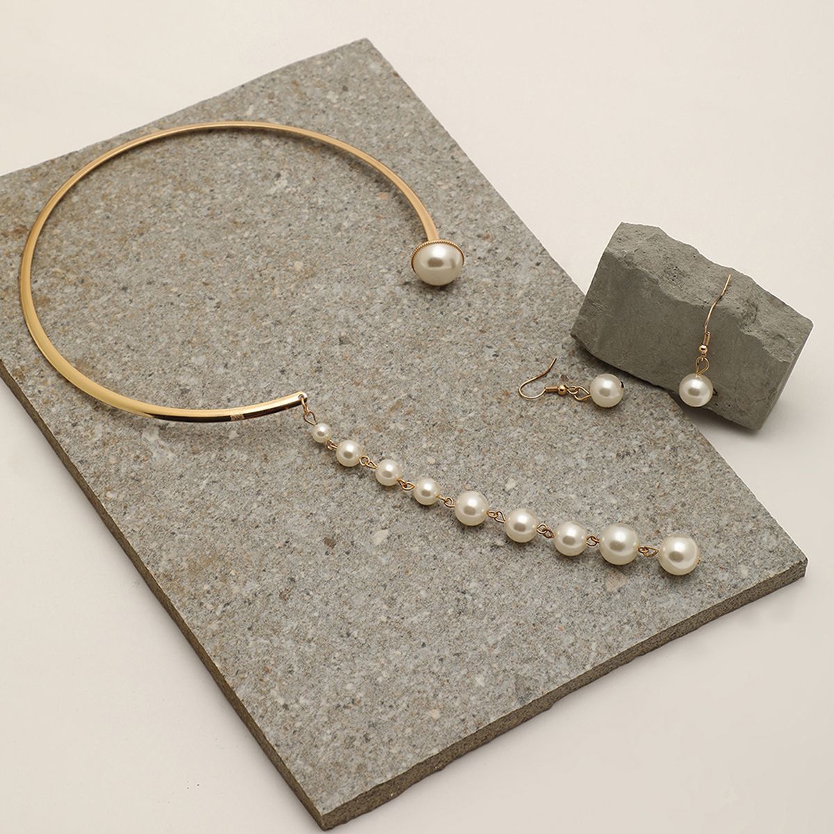 Aegte Ocean of Pearls Premium Necklace