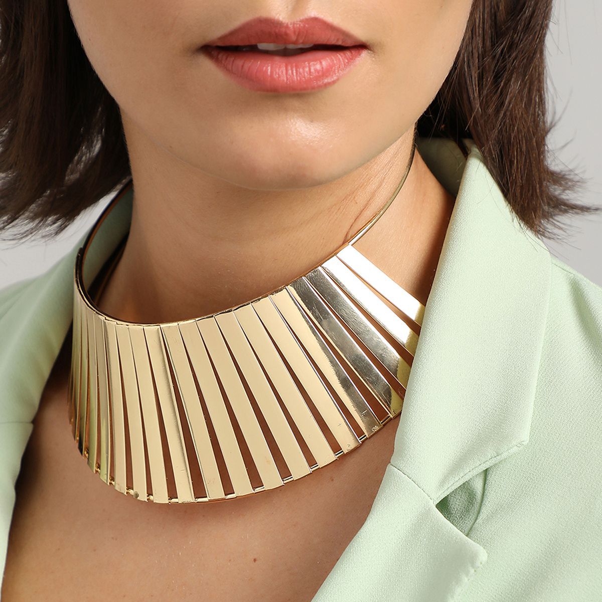 SOHI Gold Plated Designer Choker Necklace