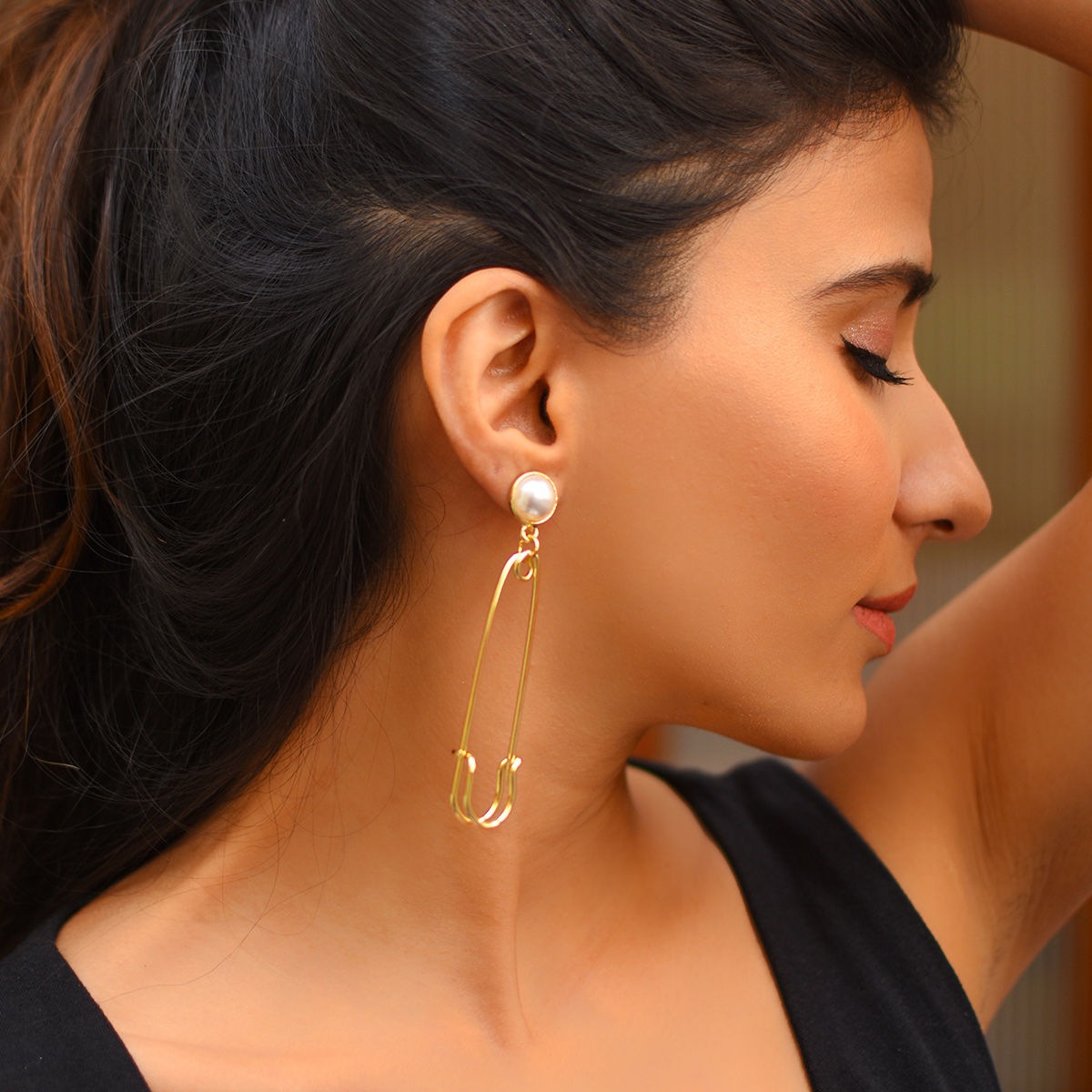 Top more than 82 pin earrings gold super hot