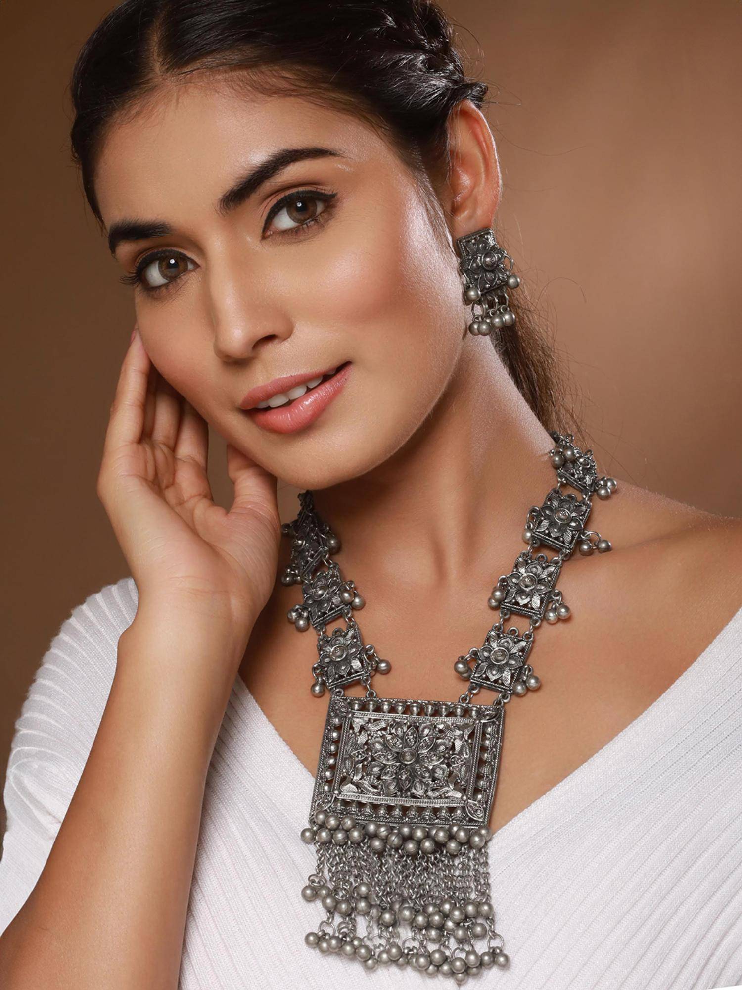 Gahan Oxidized Silver-Plated & Ghungroo Beaded Floral Jewellery Set