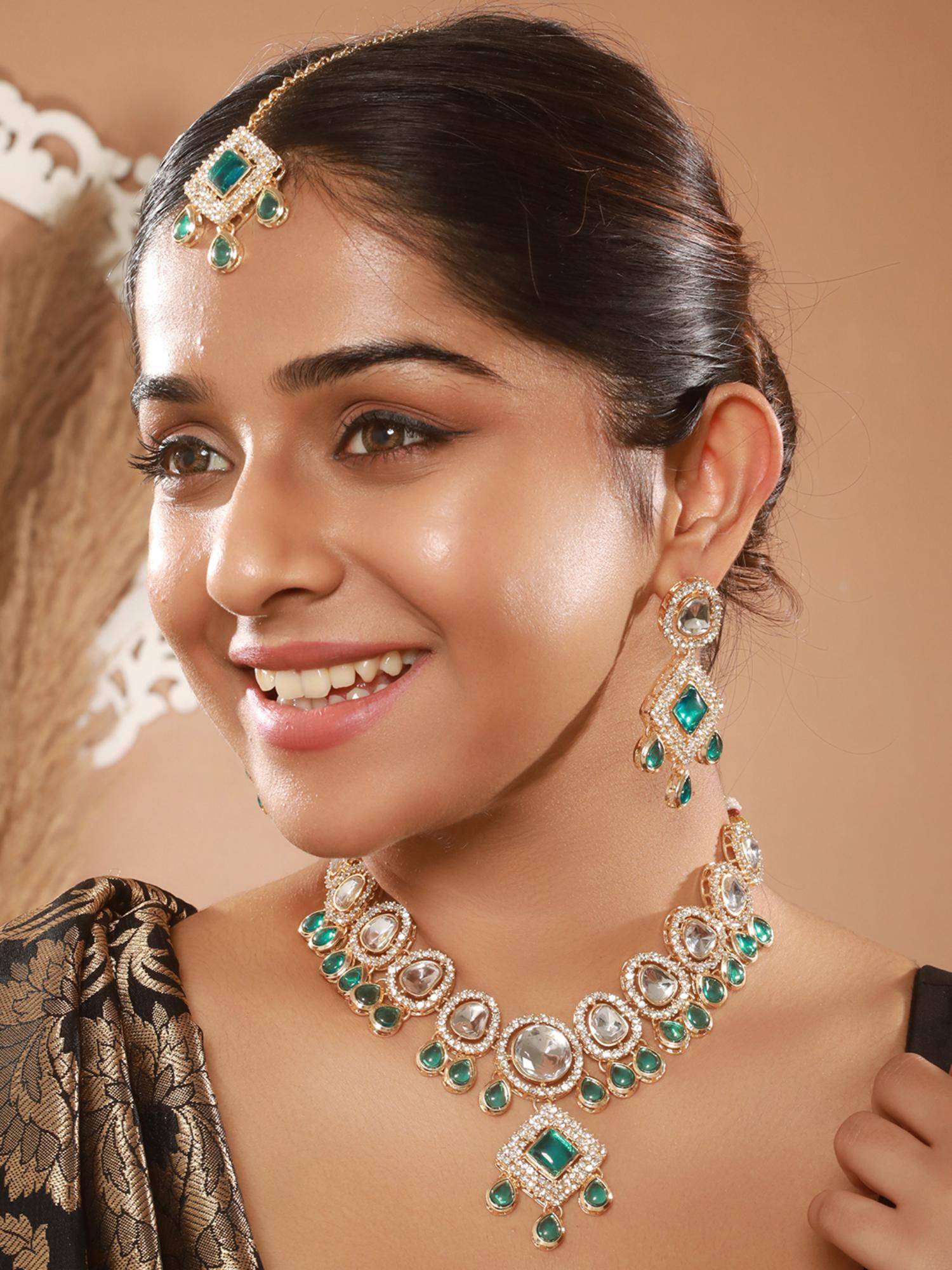Gahan Jazz And Sizzle Gold Plated Green Kundan Studded & Beaded Jewellery Set with Maangtikka