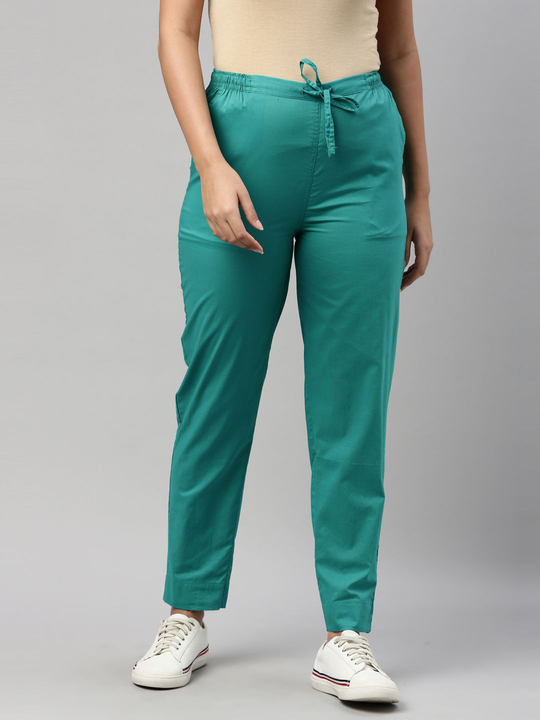Feminine Ways to Wear Cargo Pants – Glam Radar - GlamRadar | Green cargo  pants outfit, Cargo pants women, Olive pants outfit
