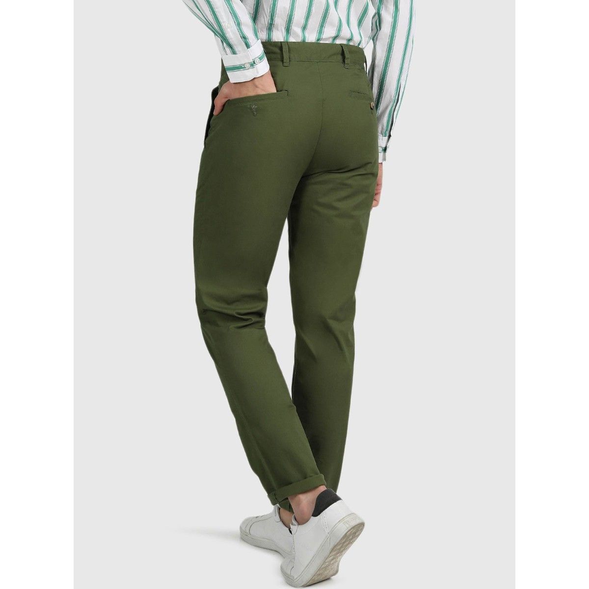 Slim pants UNITED COLOR OF BENETTON Green size 40 FR in Cotton - 14454159