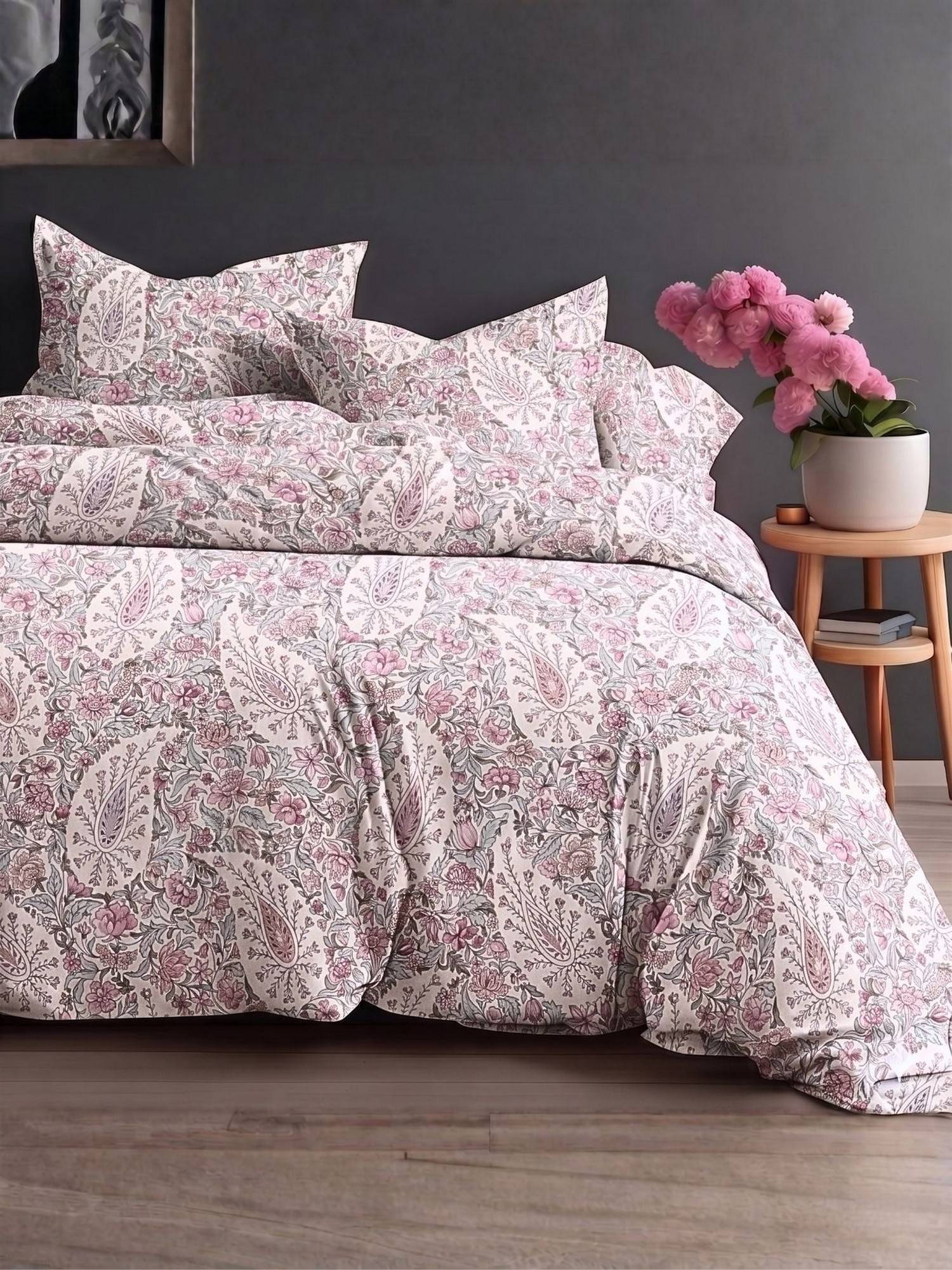 the White Moss Mauve Pure Cotton 220Tc Bedsheet With 2 Pillow Covers (Queen)