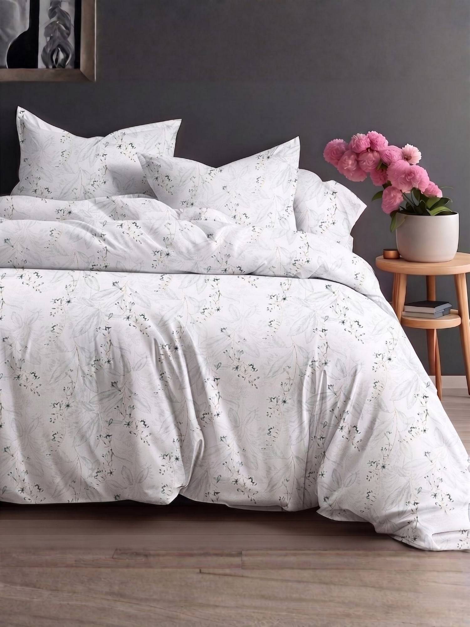 the White Moss Blue & Ivory Pure Cotton 220Tc Bedsheet With 2 Pillow Covers (Queen)