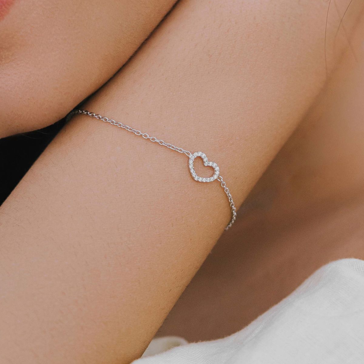 Discover more than 82 heart bracelet latest