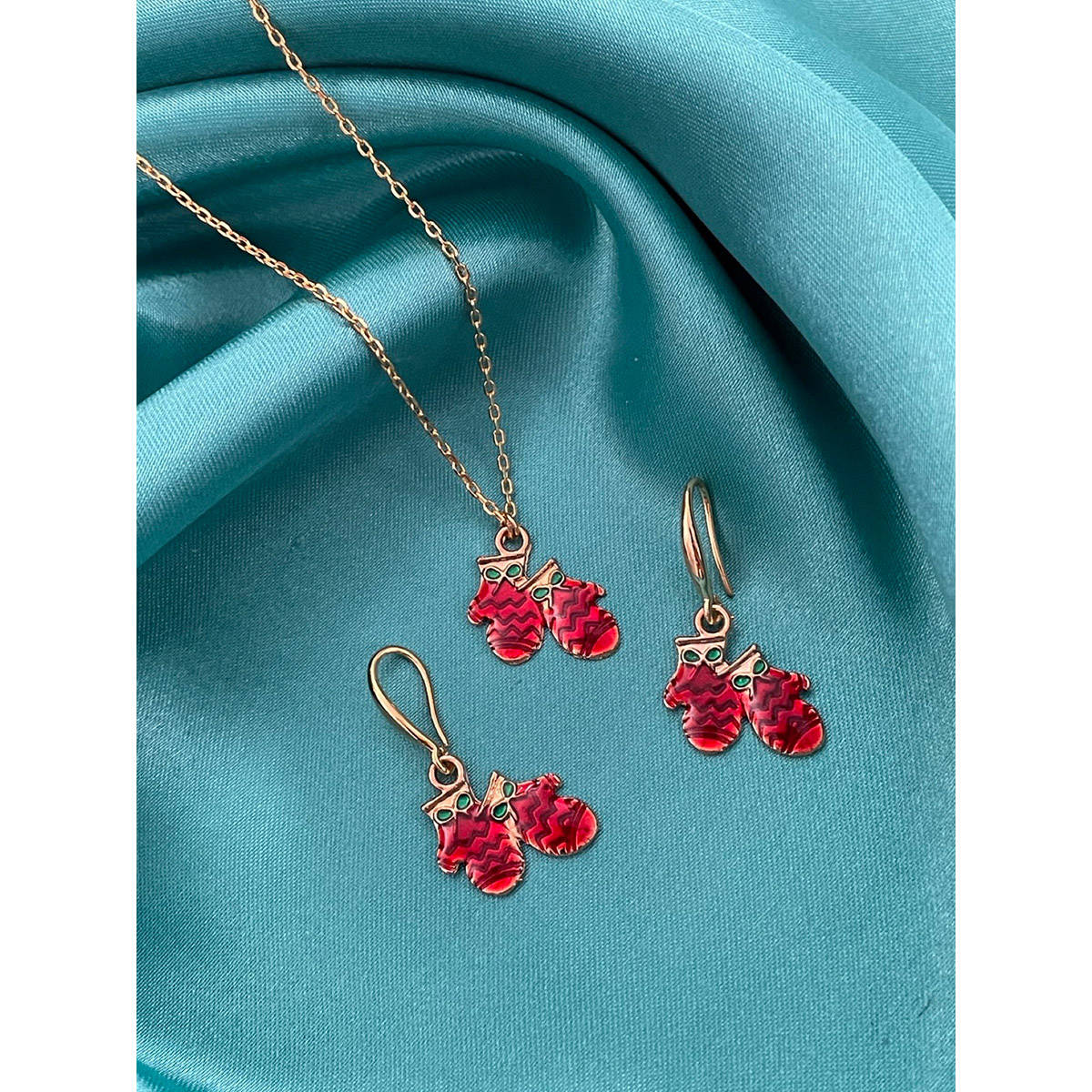 Digital Dress Room Santa Claus Red Gloves Charm Necklace Set
