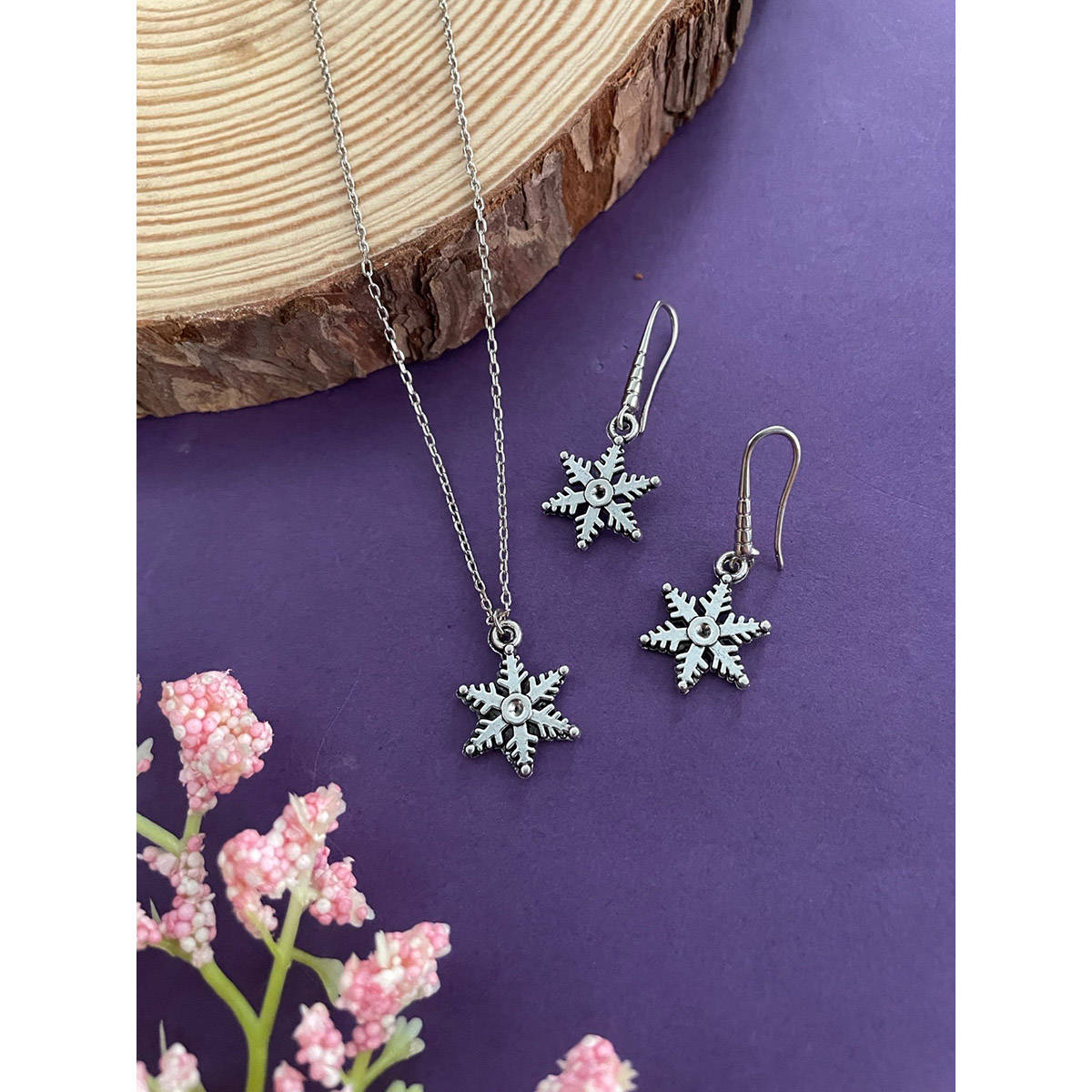 Digital Dress Room Christmas Snowflake Charm Necklace Set