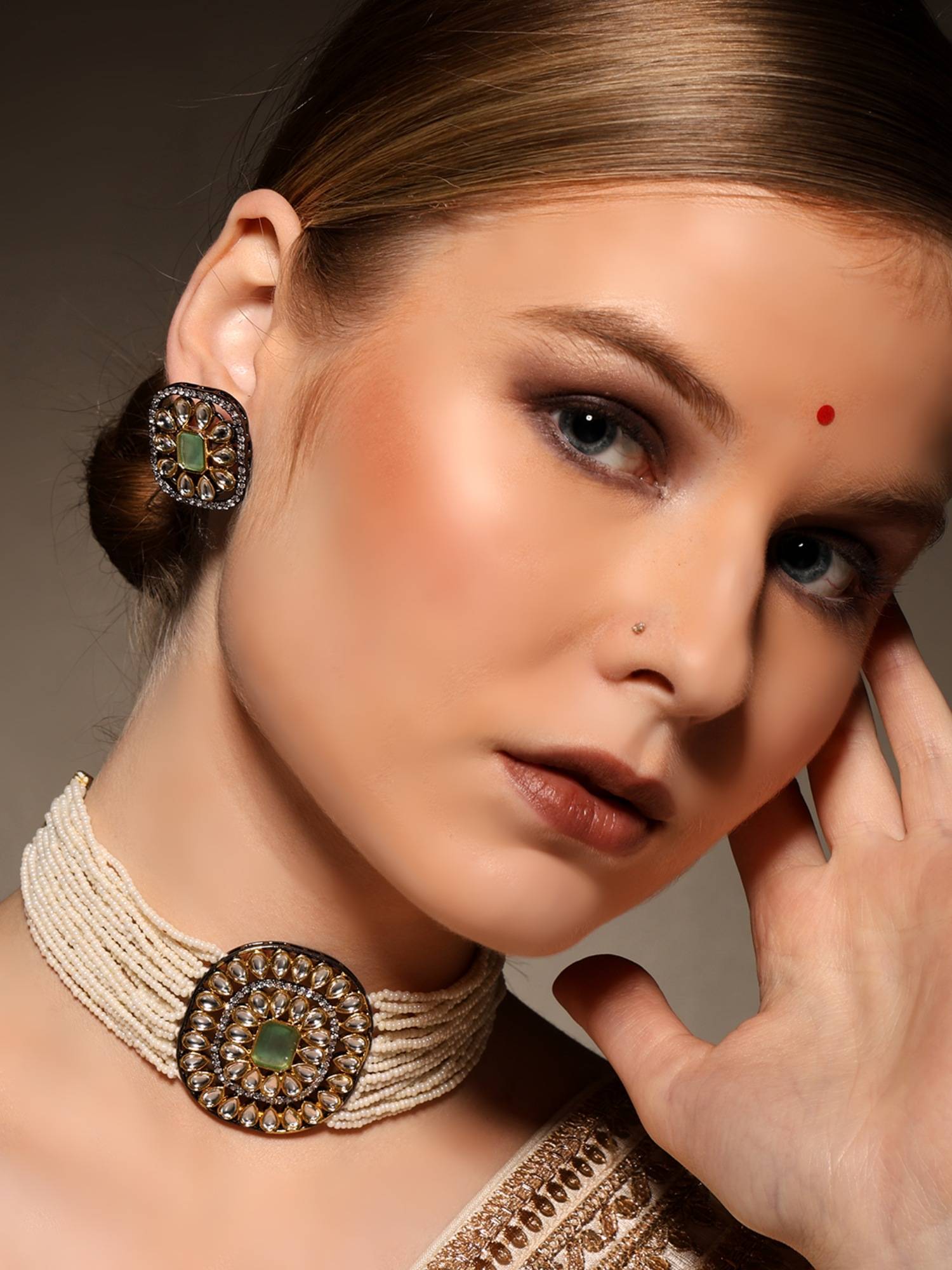 VENI Women 18K Gold-Plated Kundan Stone Studded and Beaded Choker Jewellery Set