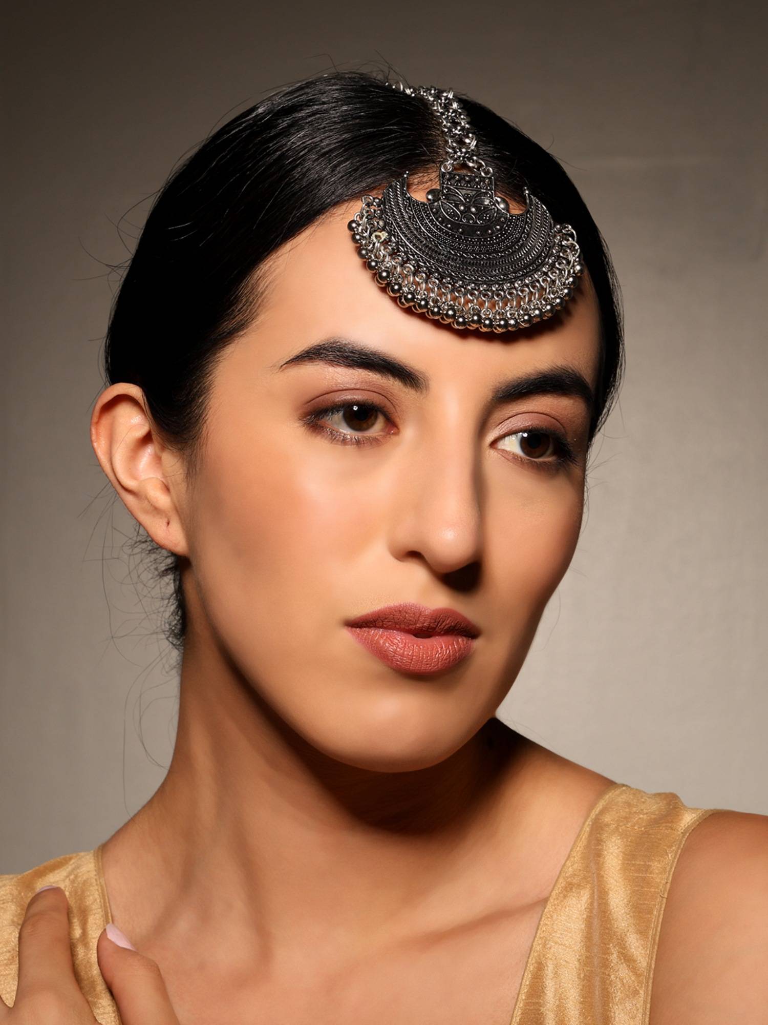 VENI 925 Silver-Plated Oxidised Maang Tikka Head Jewellery