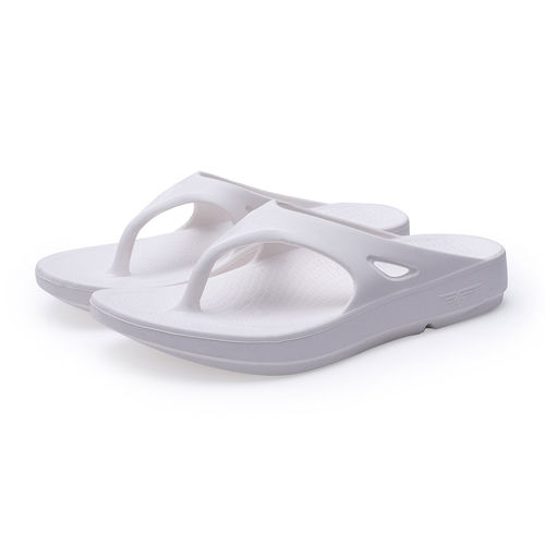 Buy Red Tape Solid White Sliders Online