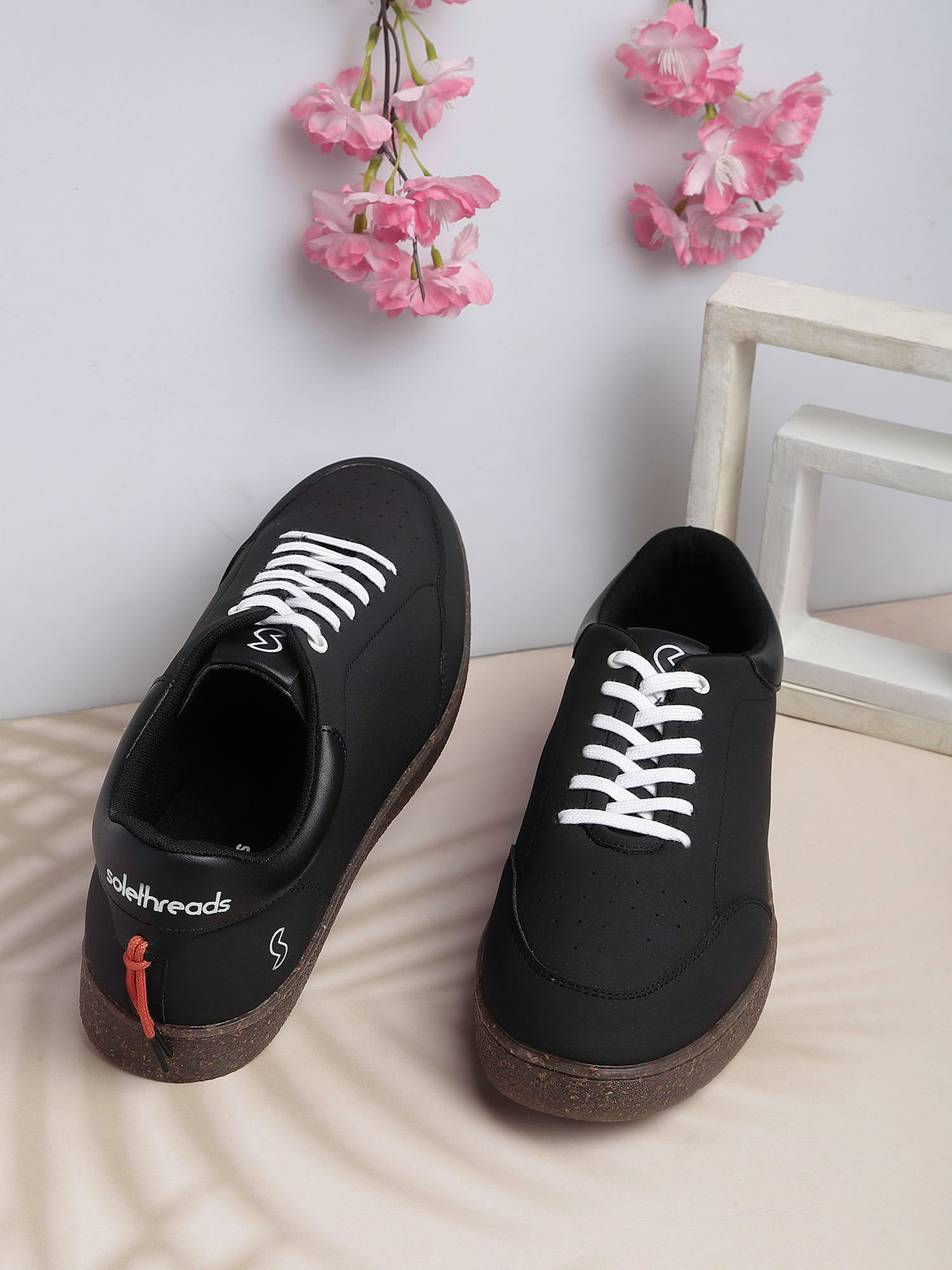SOLETHREADS Timber Black Solid Men Sneakers