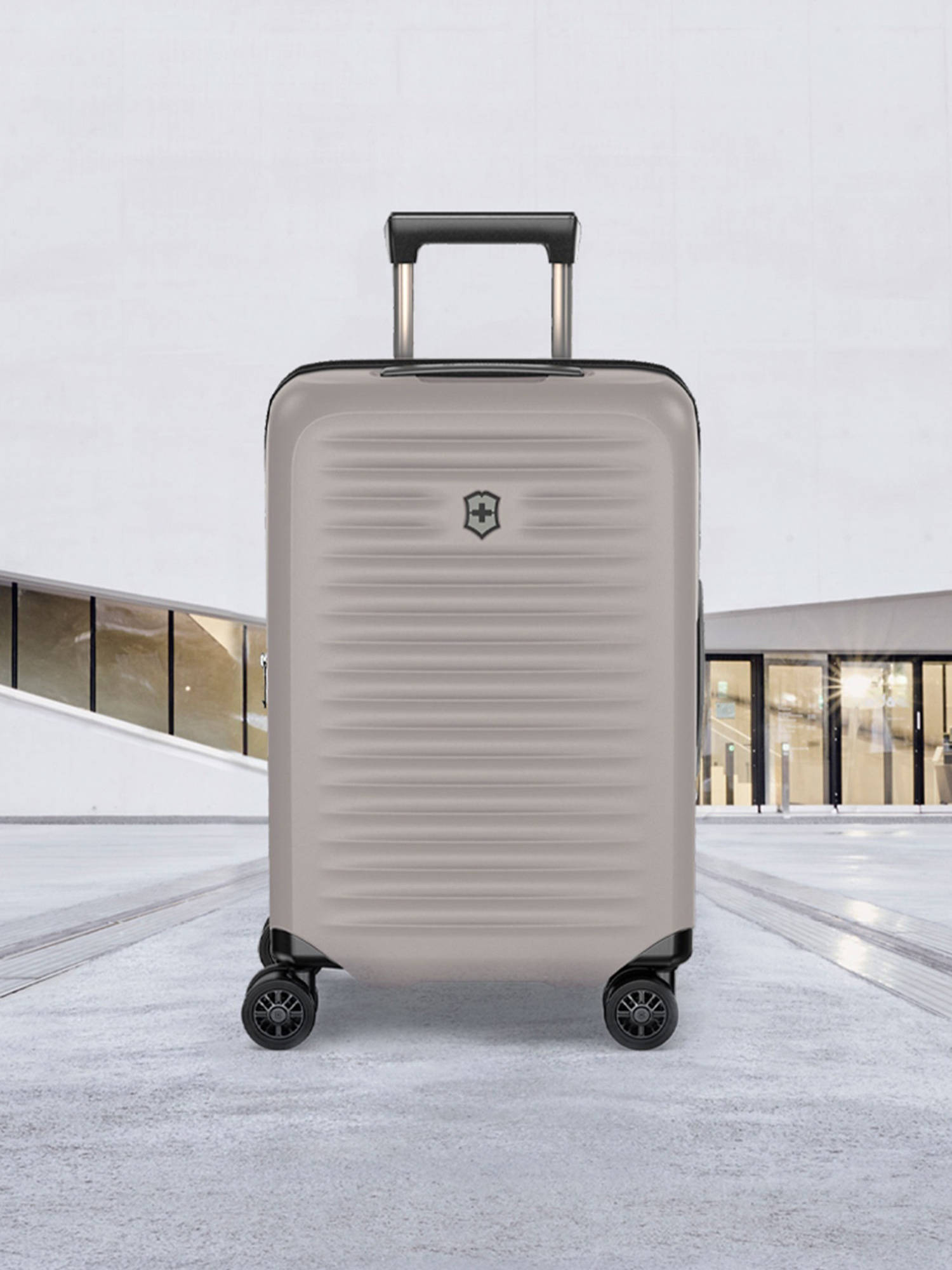 Victorinox Airox Advanced, Frequent Flyer Cabin Hardside Luggage (37 Litres), 55 Cm White (S)