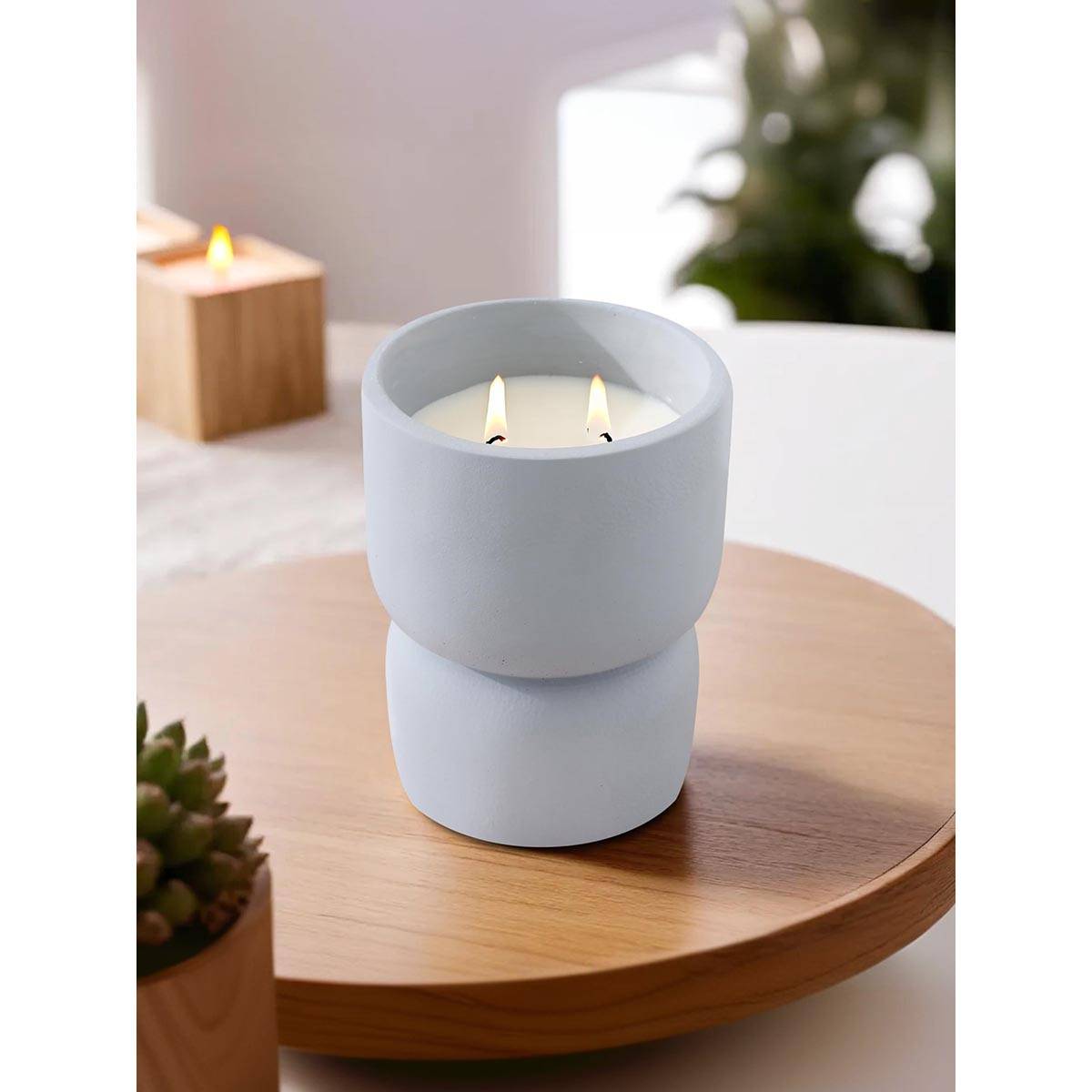 UMAI 11Hrs Burn Time Teak Wood Scented Candle