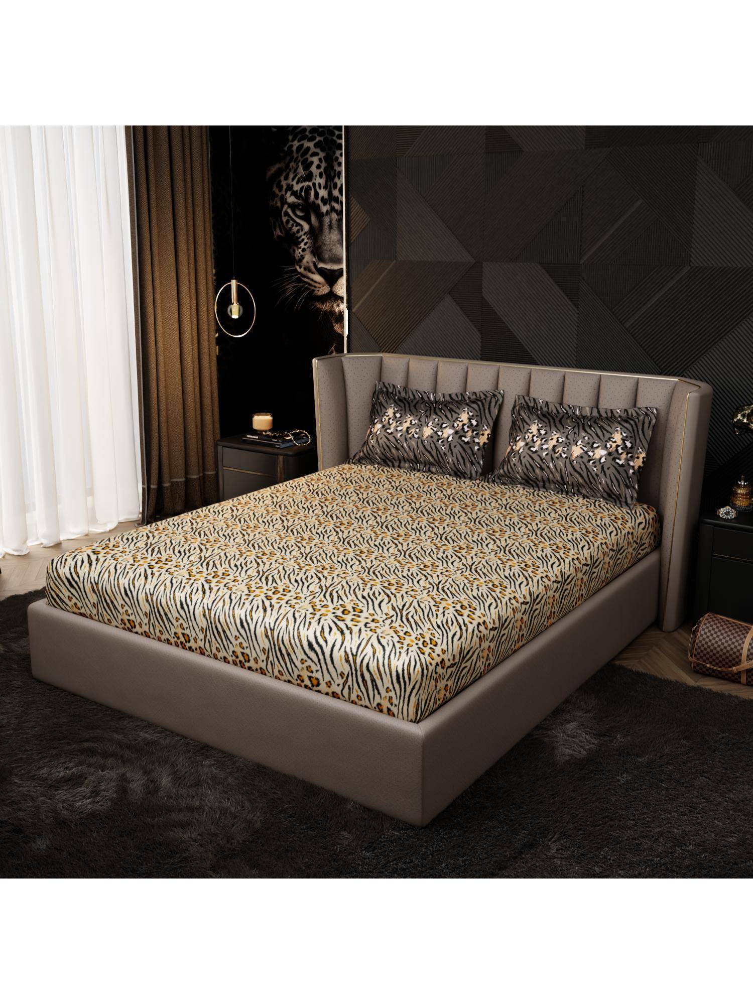 Stoa Paris Untamed After The Hunt Enrich Printed King Fitted Bedsheet With 2 Pillow Covers