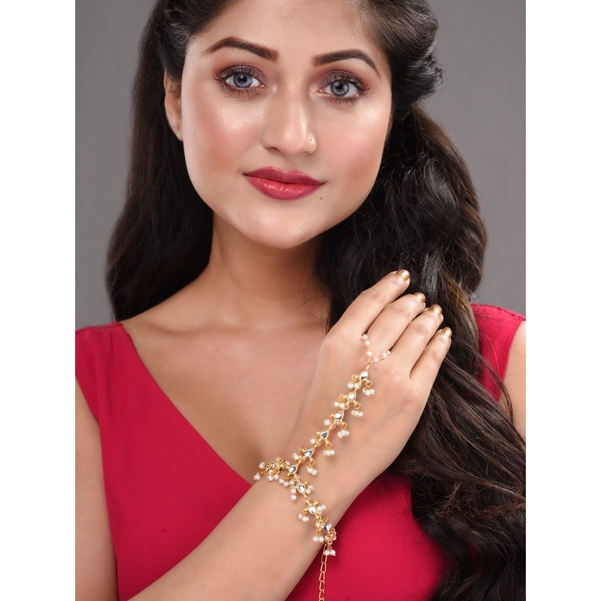 Share 79+ women's hand chain bracelet - POPPY