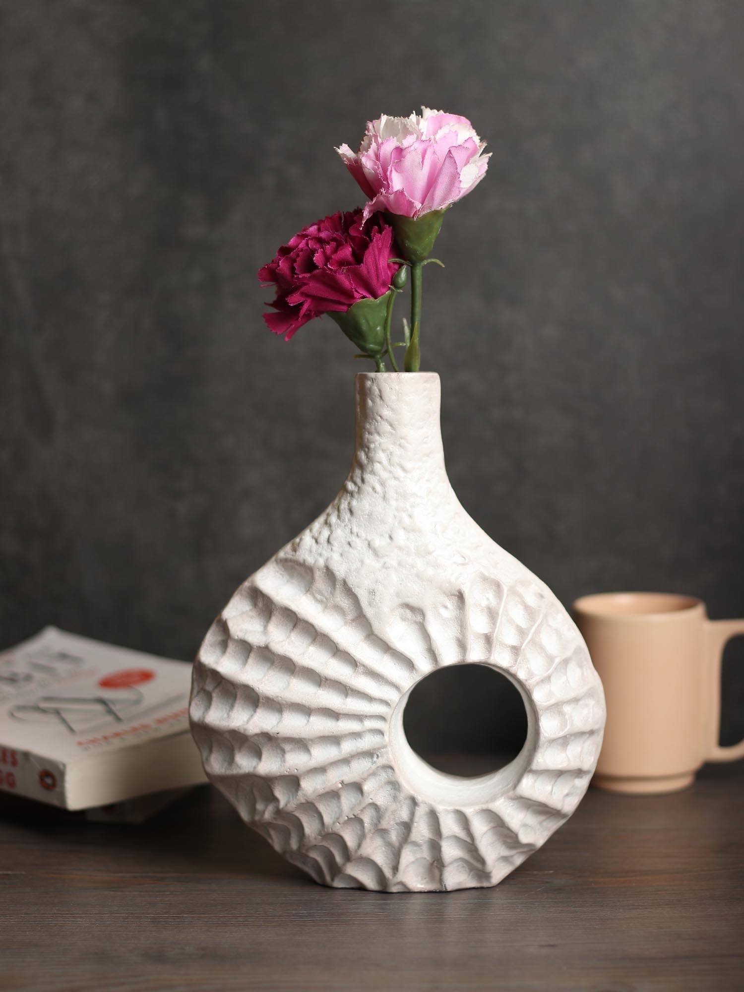 De Maison Decor Seashell Serenity Vase - Off White