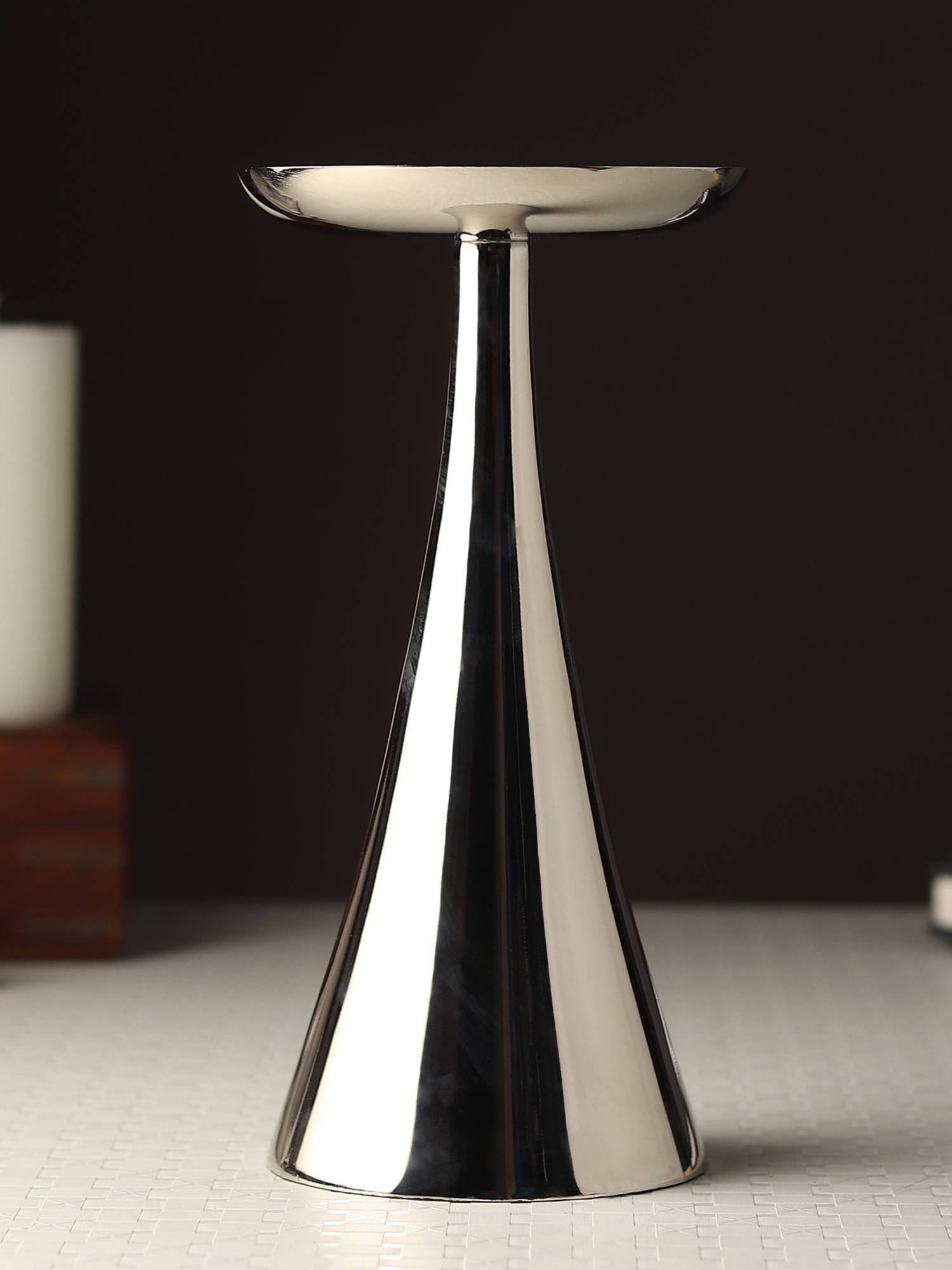De Maison Decor Aureus Tall Silver Pillar Candle Stand