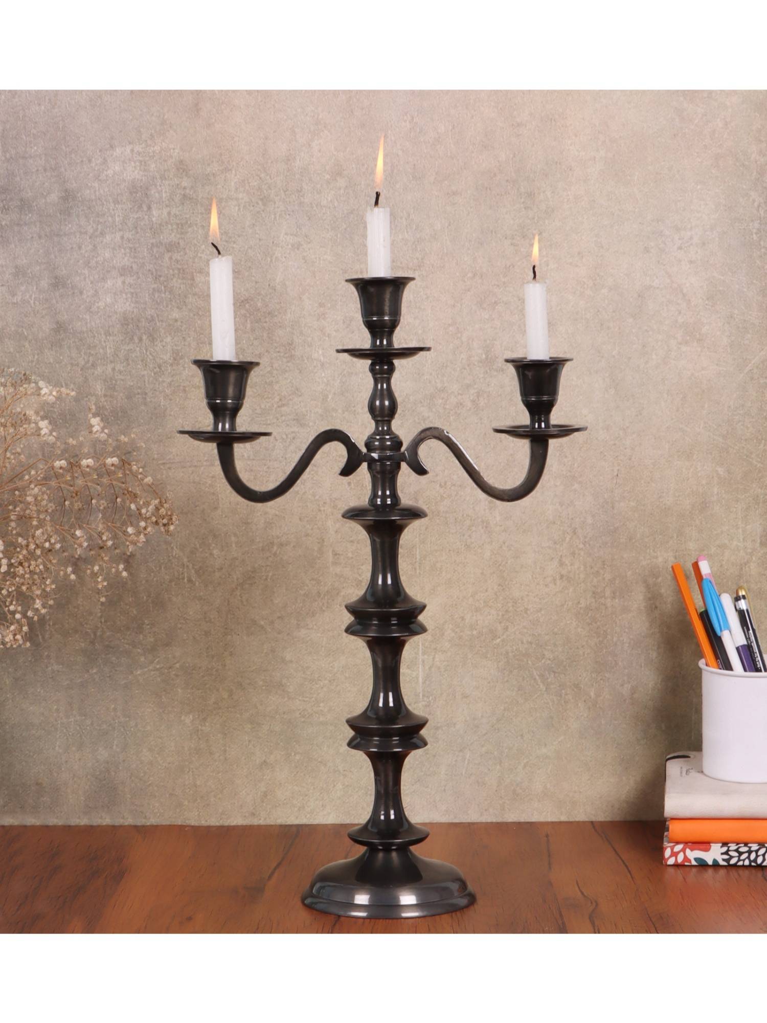 De Maison Decor Imperium Crested 3-Arm Candleholder - Black