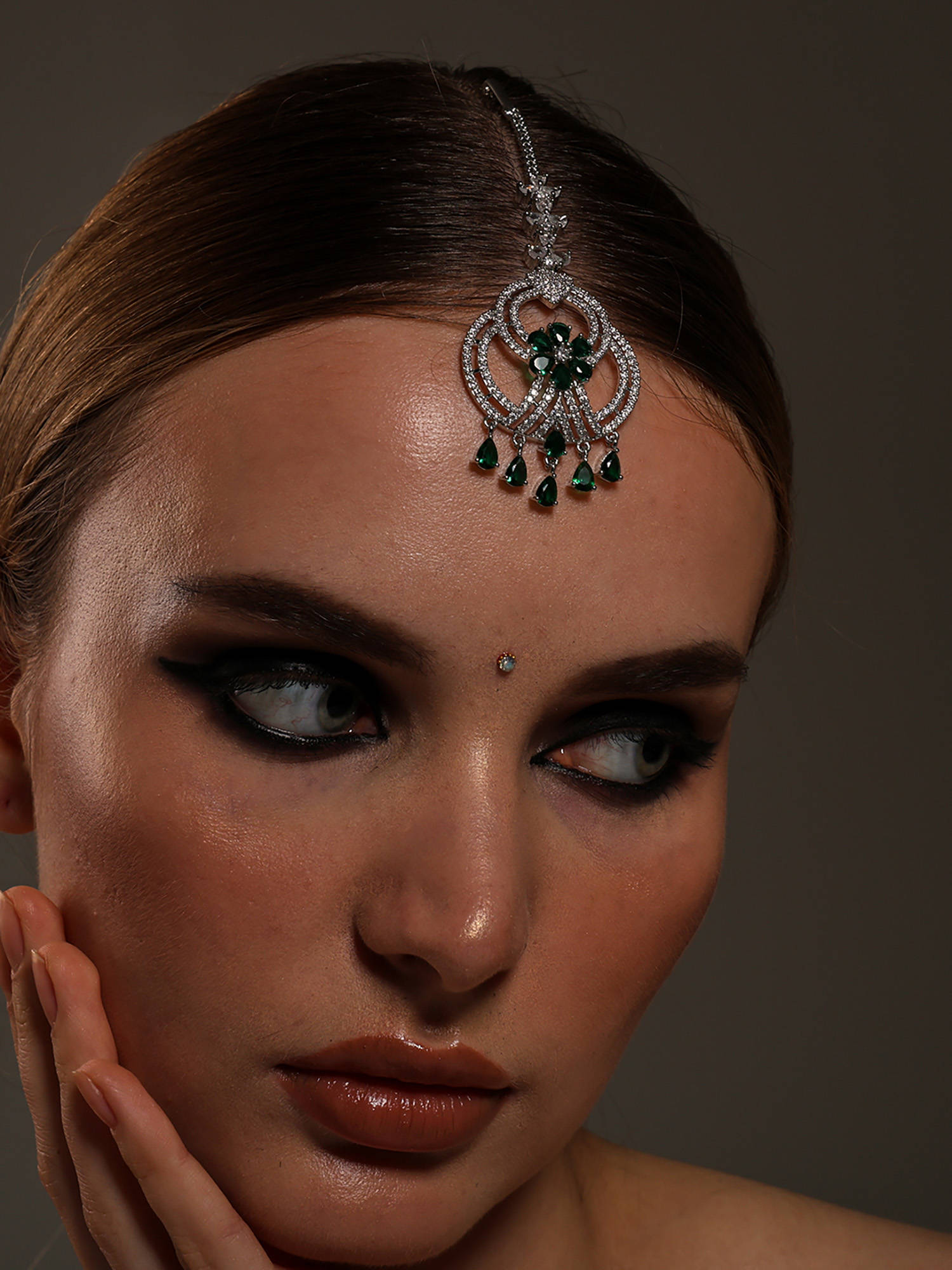 VENI Silver-Plated Green Stone Maang Tikka
