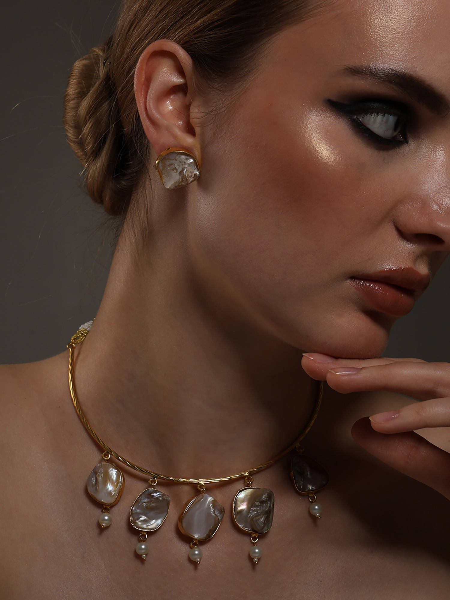 VENI Goldr-Plated Oxidised Ivory Stone Jewellery Set