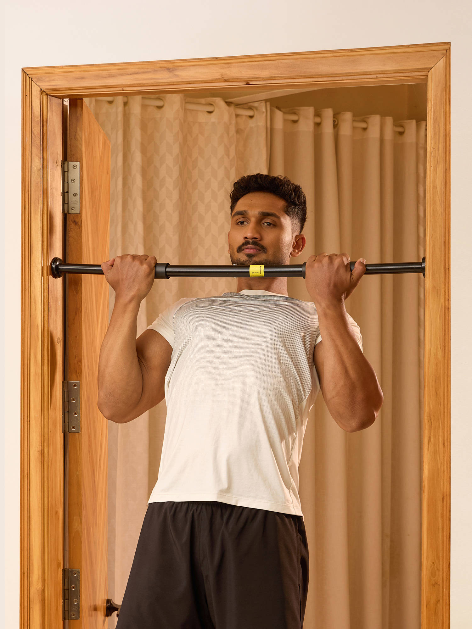 CULT Pull Up Bar Basic Black