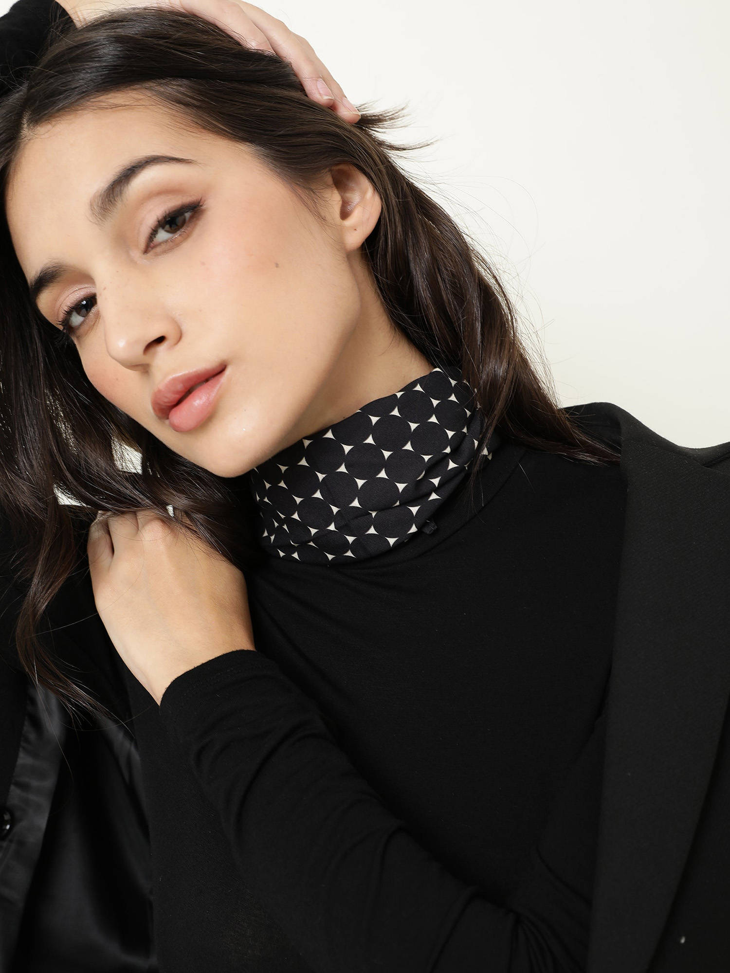 RAREISM Women's Memba Black Geometric Print Scarf