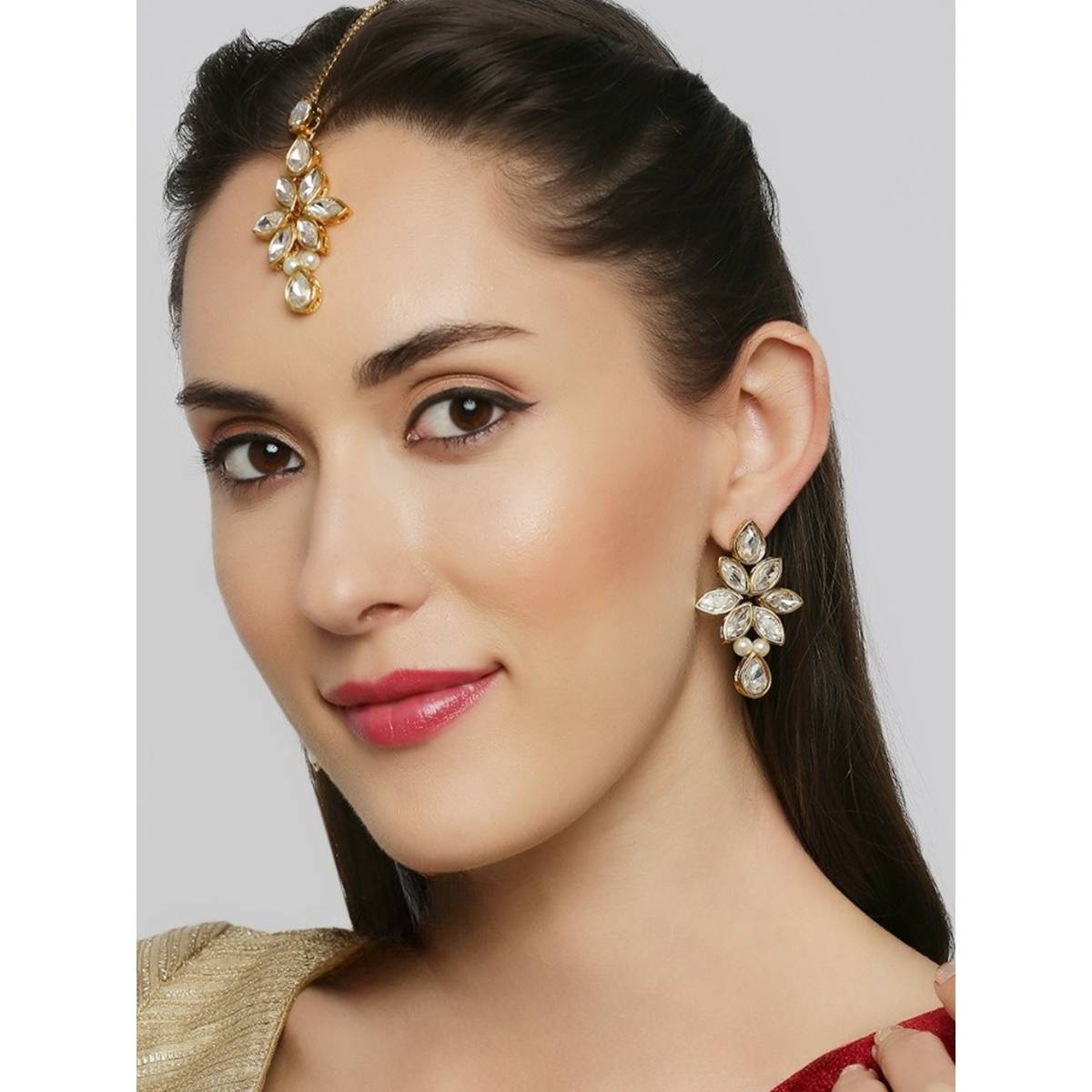OOMPH Gold Tone Kundan Jadau Maangtikka Set With Drop Earrings