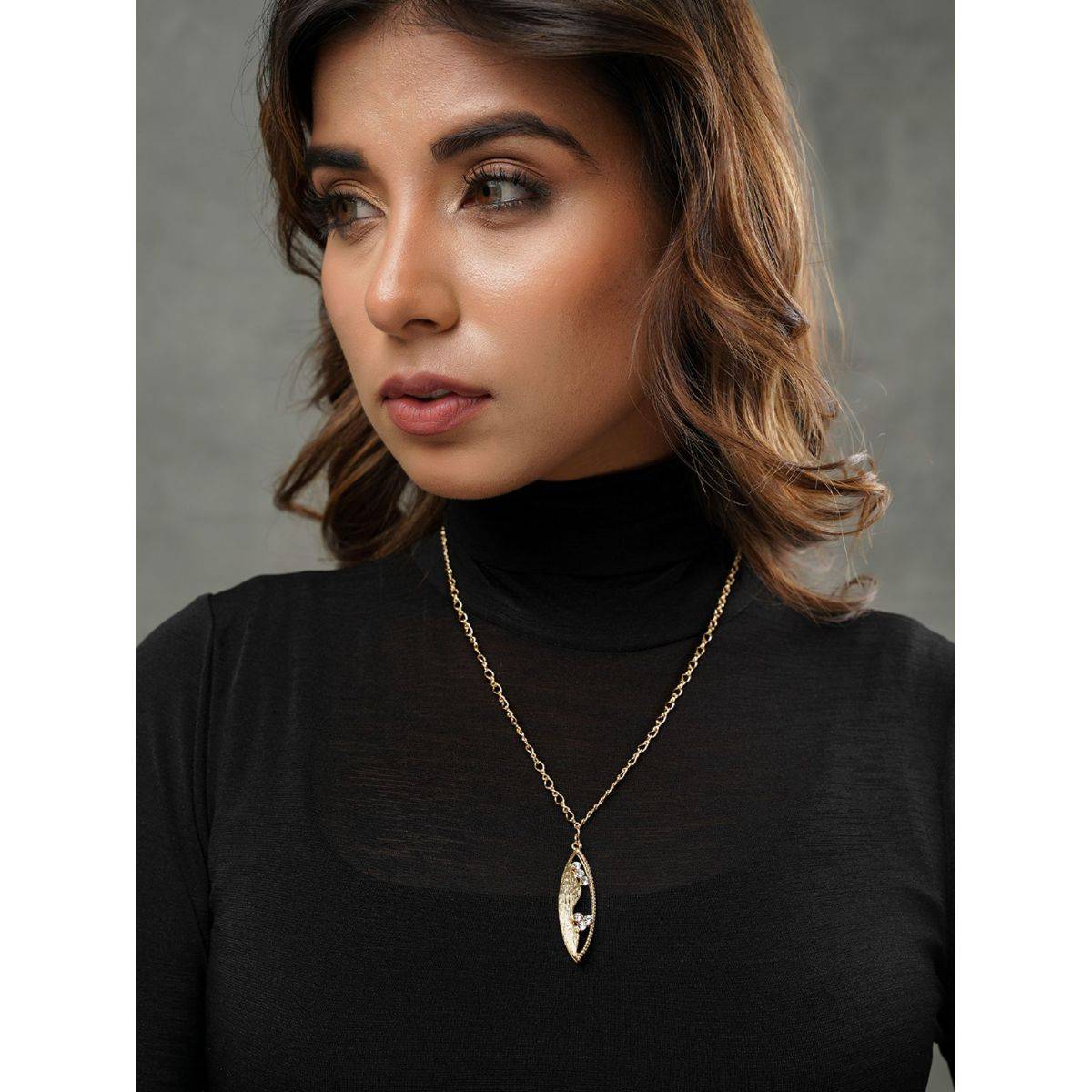 VIRAASI Gold-Plated Textured Pendant Necklace