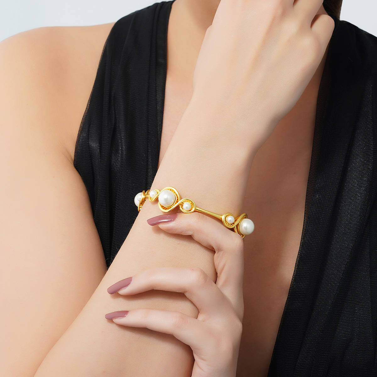 ZARIIN 22Kt Gold Plated White Shell Pearl Bangle