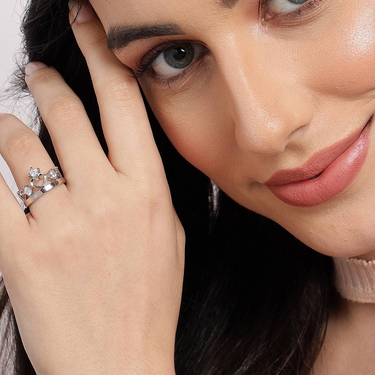 SOHI Women Crown Cocktail White Ring