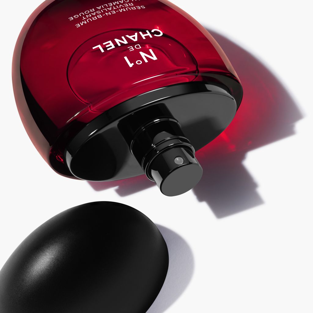 CHANEL N°1 DE CHANEL RED CAMELLIA SERUM-IN-MIST PROTECTS – SOOTHES