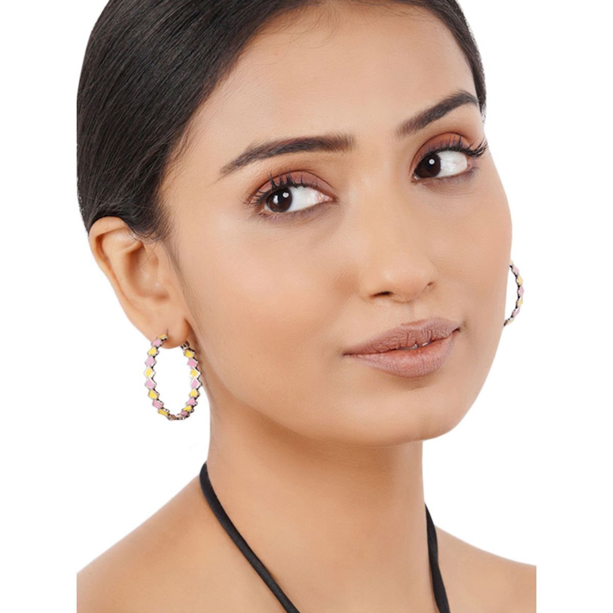 Multi-channel startup Voylla carves a niche in the fashion jewellery space  - The Economic Times