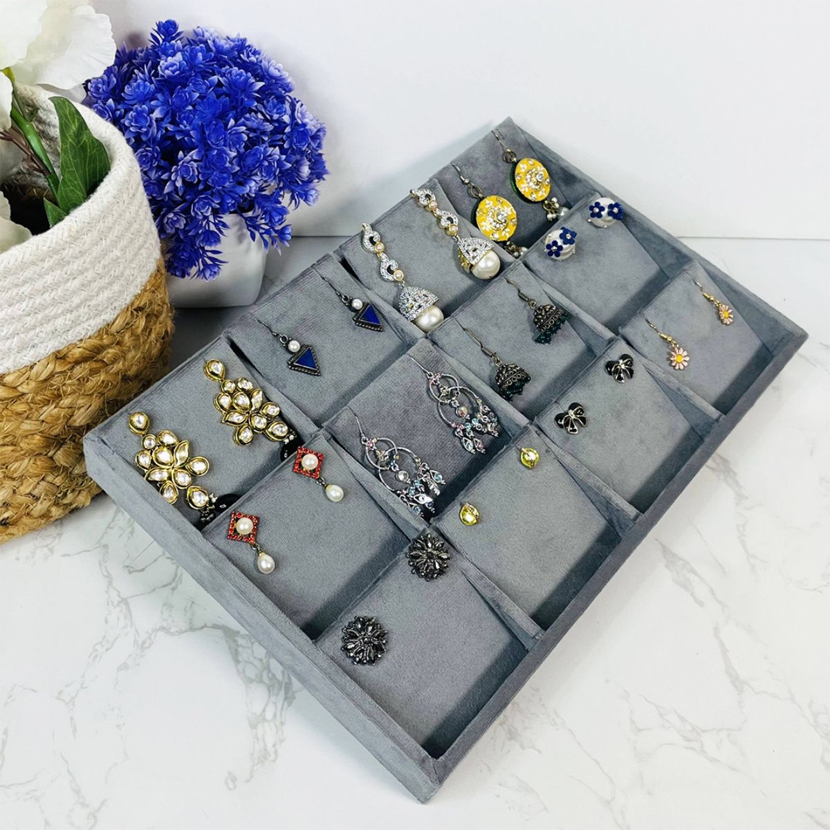 La Trove Luxury Velvet 12 Grid Organiser Jewellery Tray (30X20X3.5 Cm): Buy  La Trove Luxury Velvet 12 Grid Organiser Jewellery Tray (30X20X3.5 Cm)  Online at Best Price in India