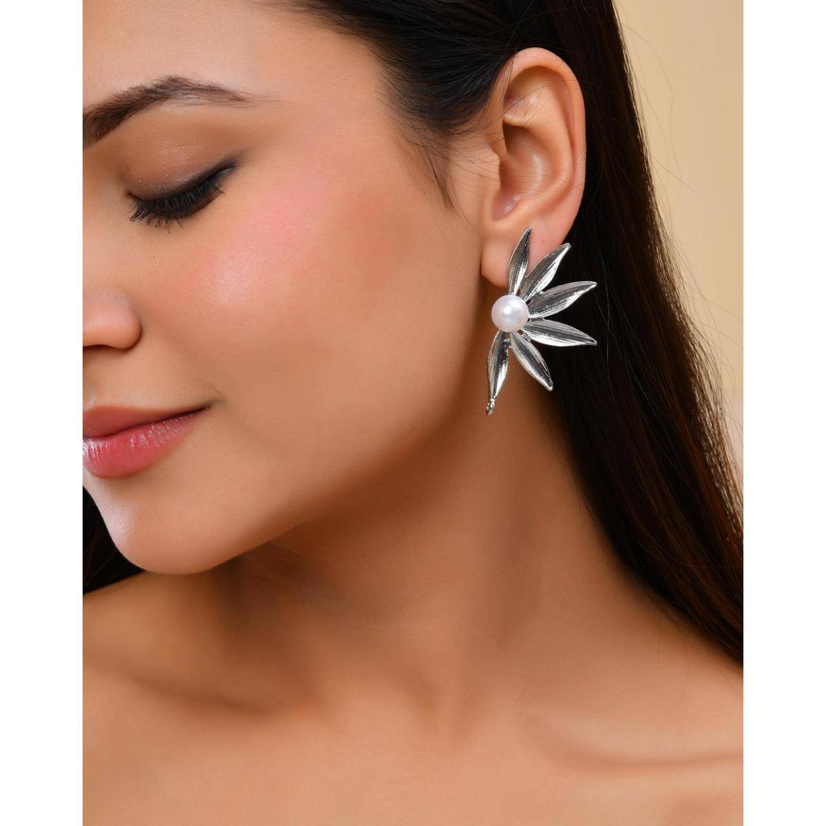VOJ Silver Plated Stainless Steel Pearl Flower Shaped Studs