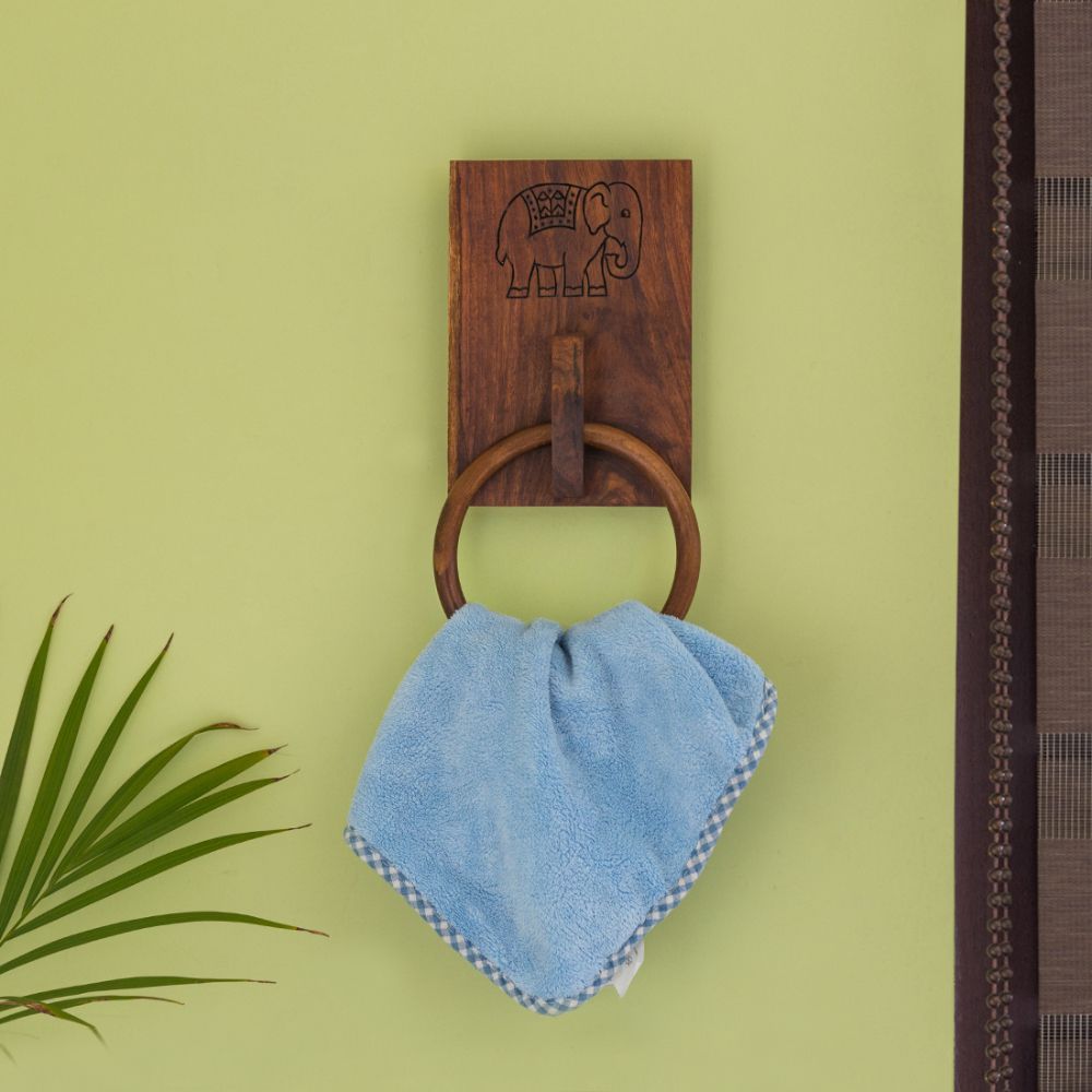 ExclusiveLane 'The Elephant Warriors' Hand Carved Ring Towel Holder In
