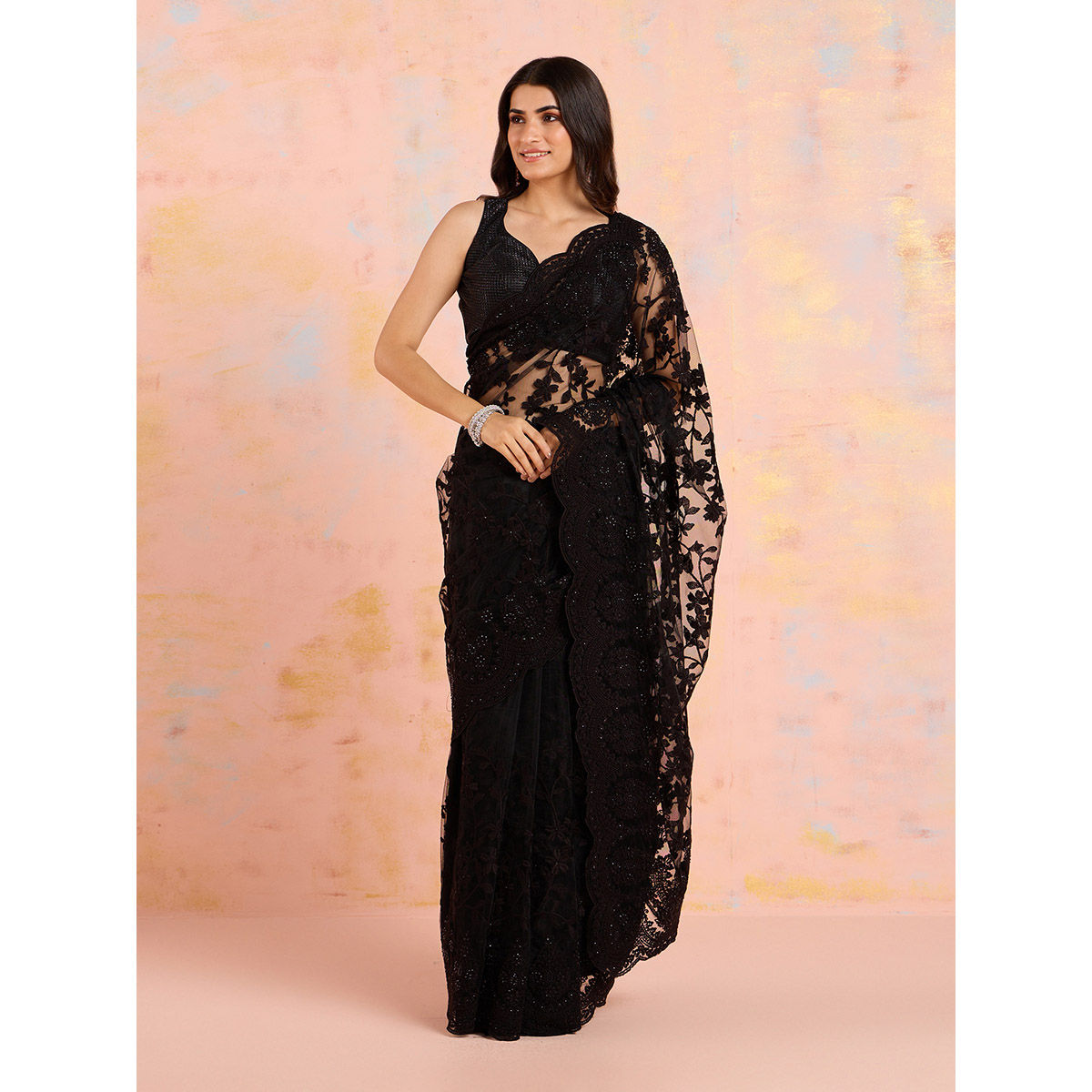 Black Sarees : Most Popular Top 10 Beautiful Black Sarees To Try in India |  Buy Latest Trending Black Sarees Online